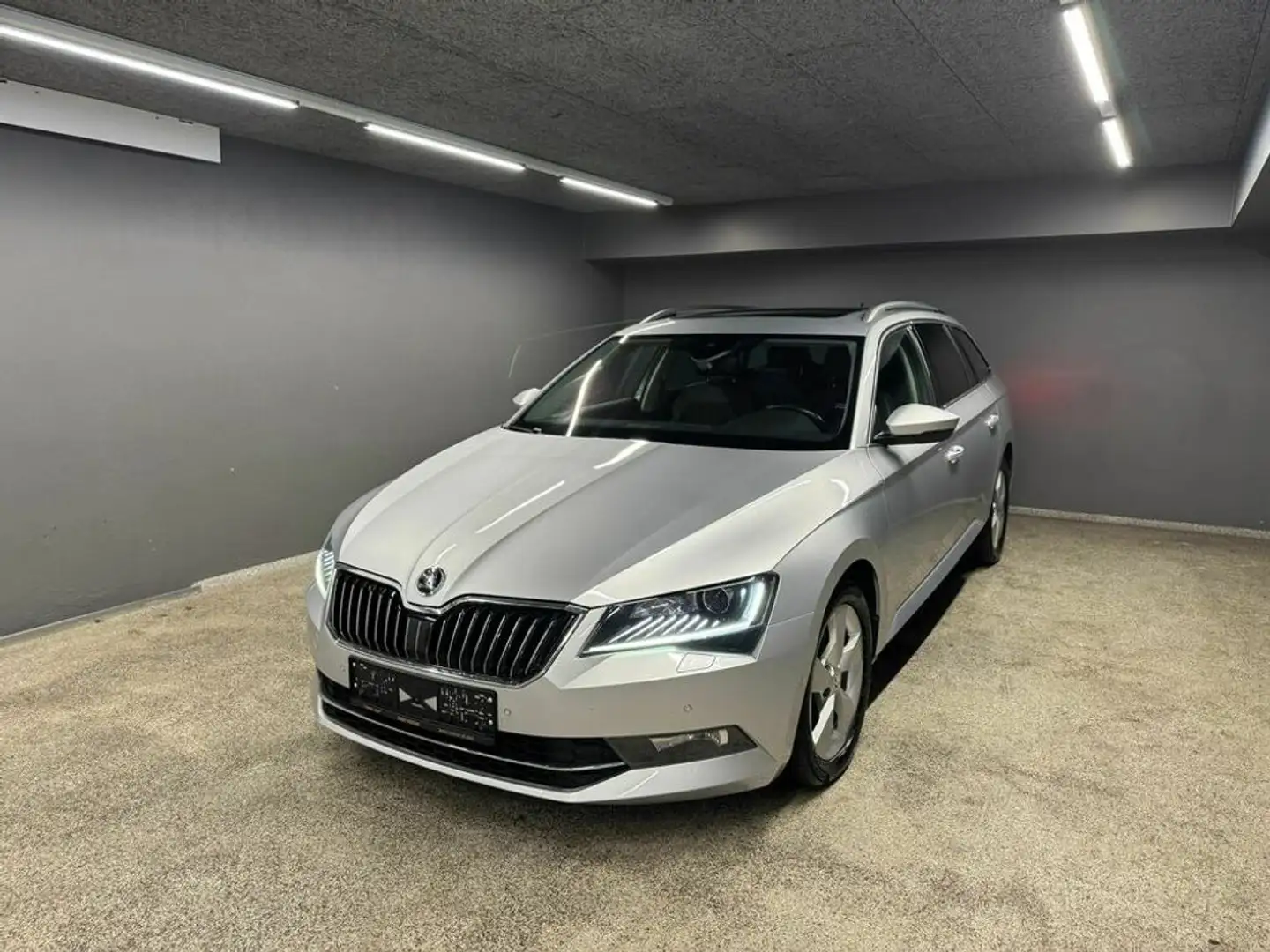 Skoda Superb Style 4x4 Argent - 1