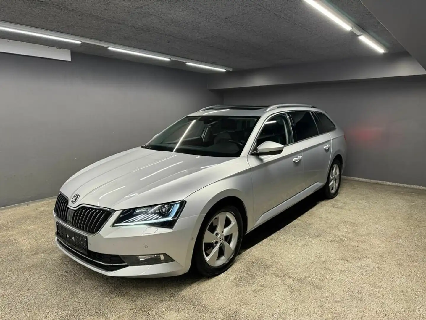 Skoda Superb Style 4x4 Argent - 2