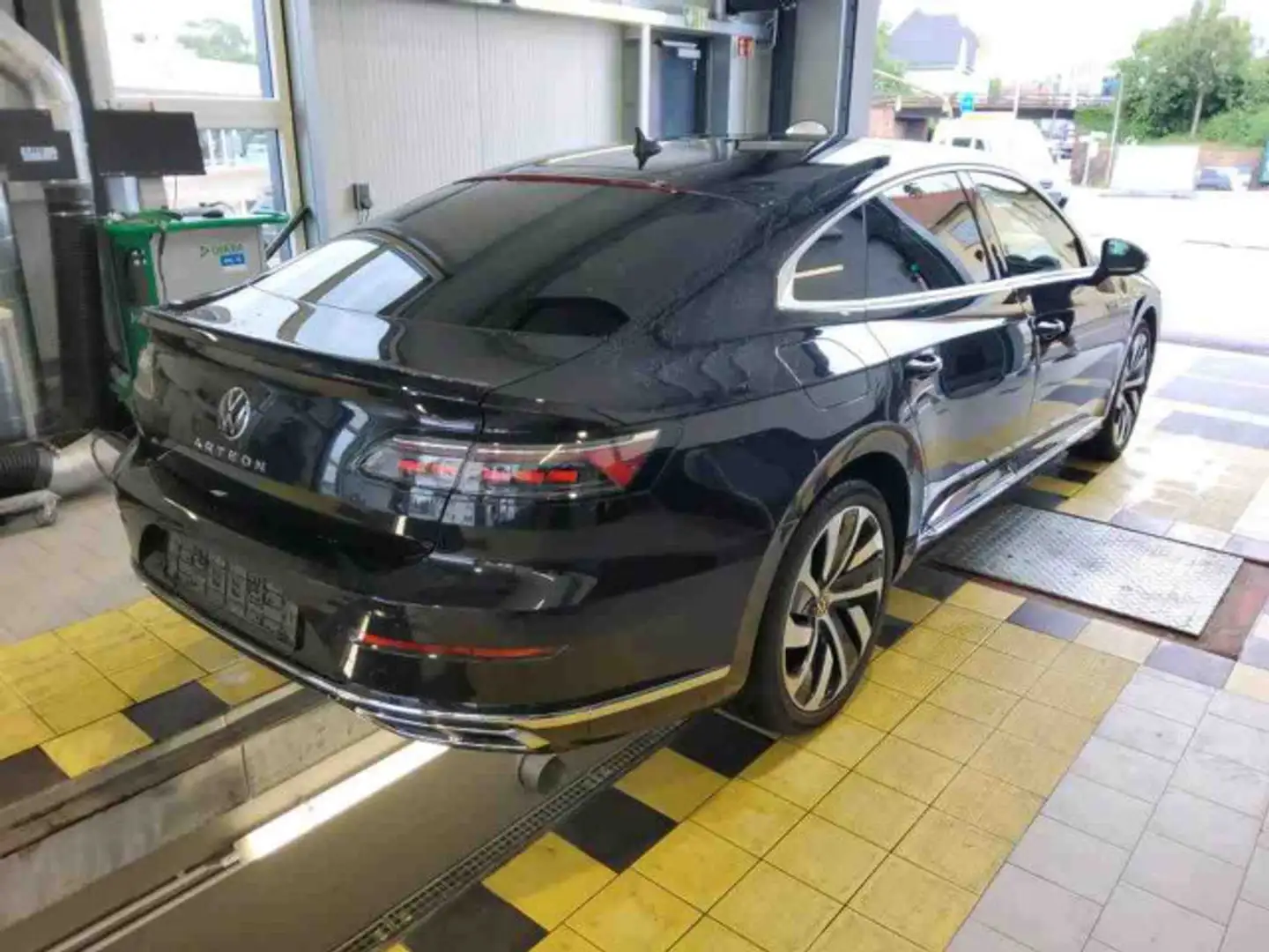 Volkswagen Arteon R-Line 2.0 TDI DSG LED Navi RFK PANO ACC Zwart - 2