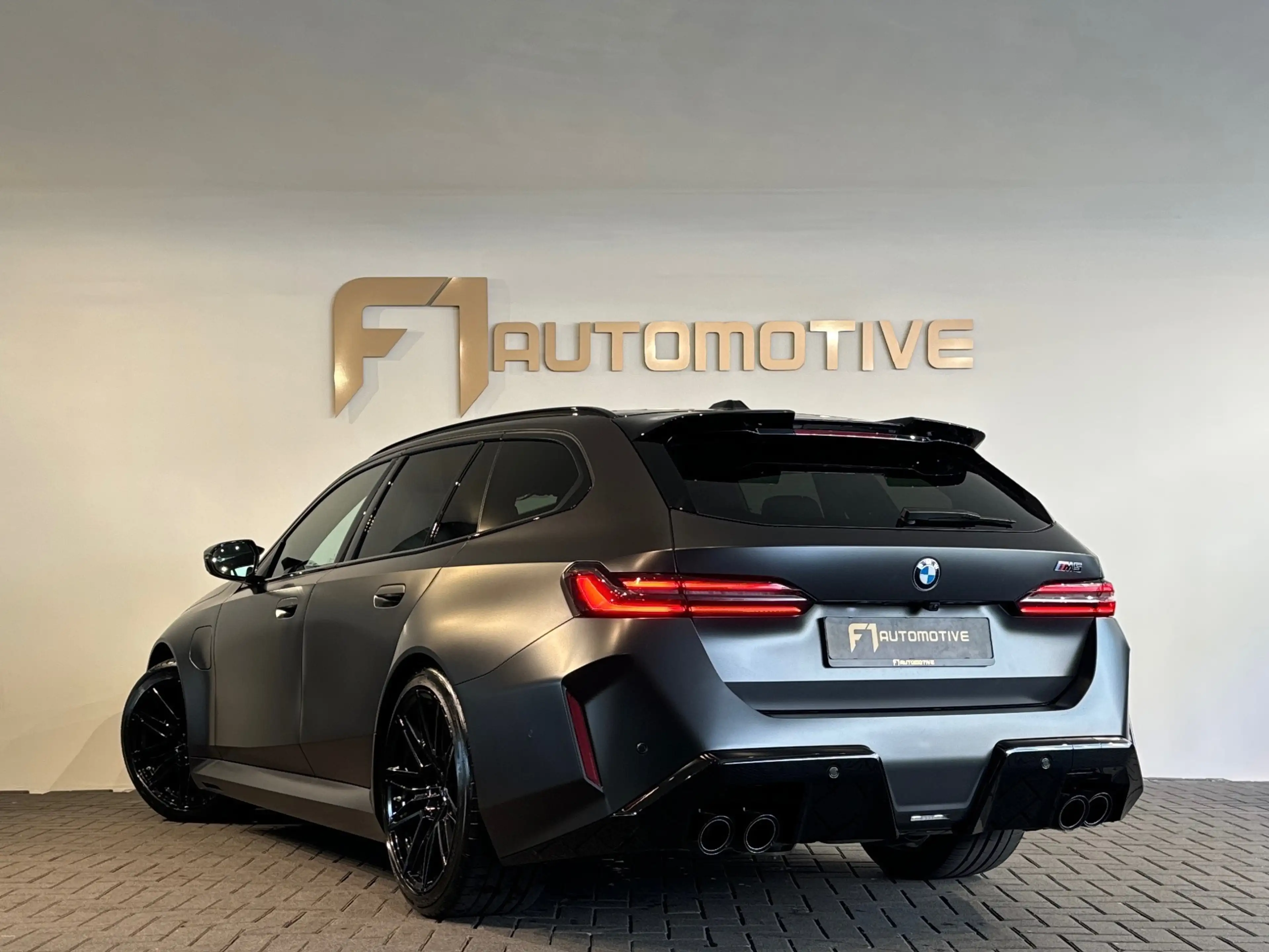 BMW M5 5-serie Touring Pano|Ceramic|B&W|HuD|Carbon|M Driv — photo 8