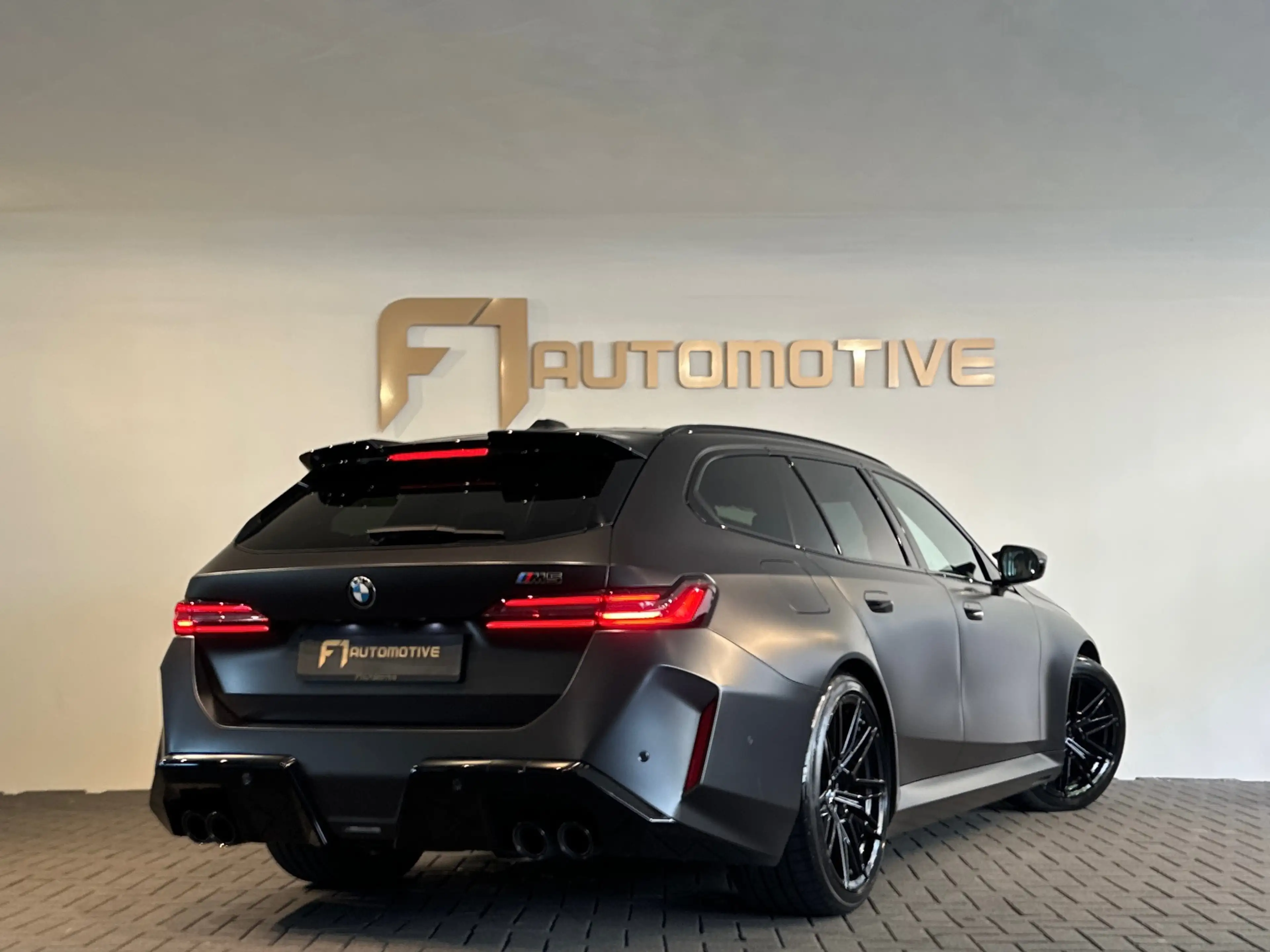 BMW M5 5-serie Touring Pano|Ceramic|B&W|HuD|Carbon|M Driv — photo 3