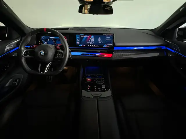 BMW M5 view 4