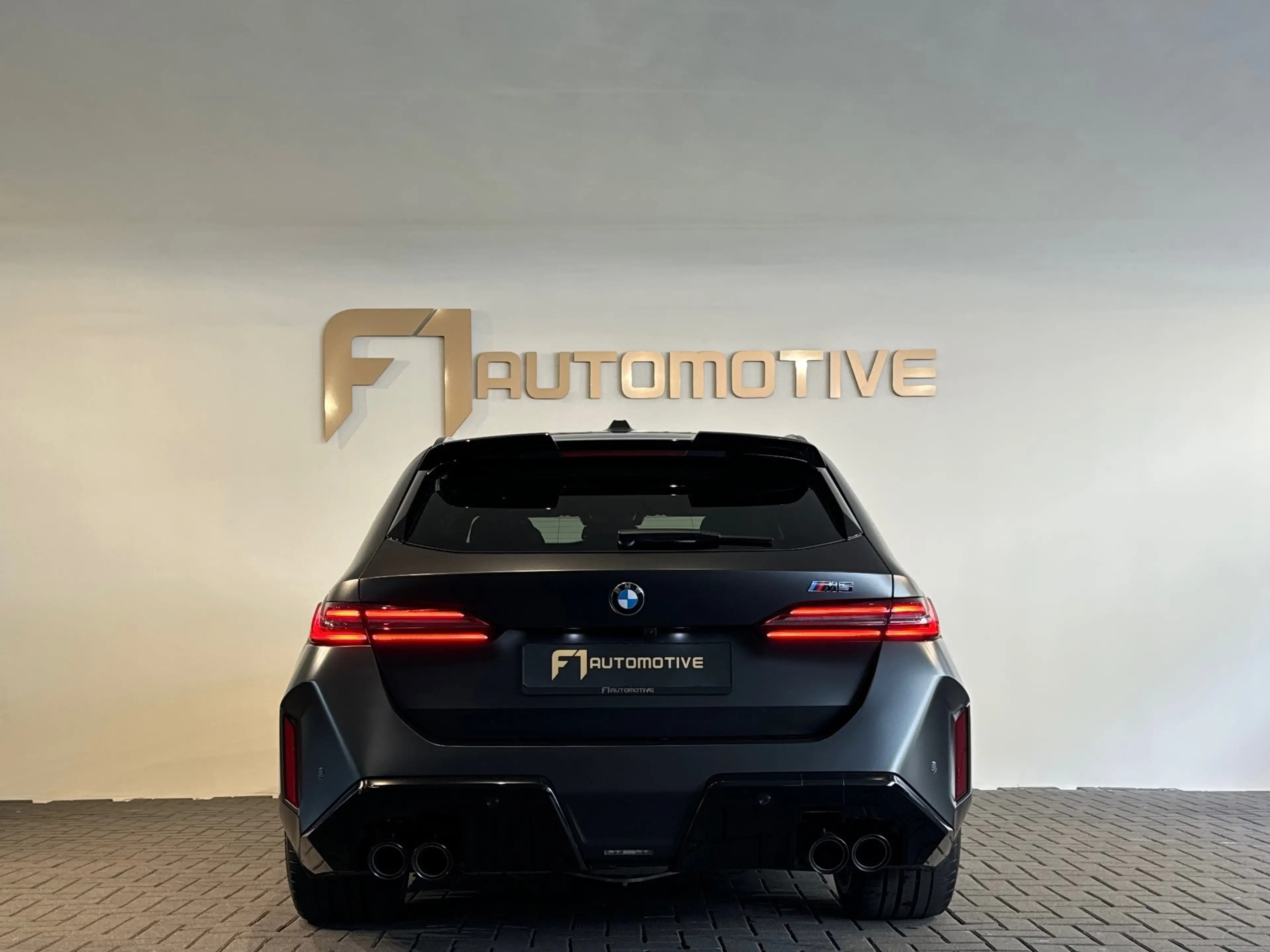 BMW M5 5-serie Touring Pano|Ceramic|B&W|HuD|Carbon|M Driv — photo 11
