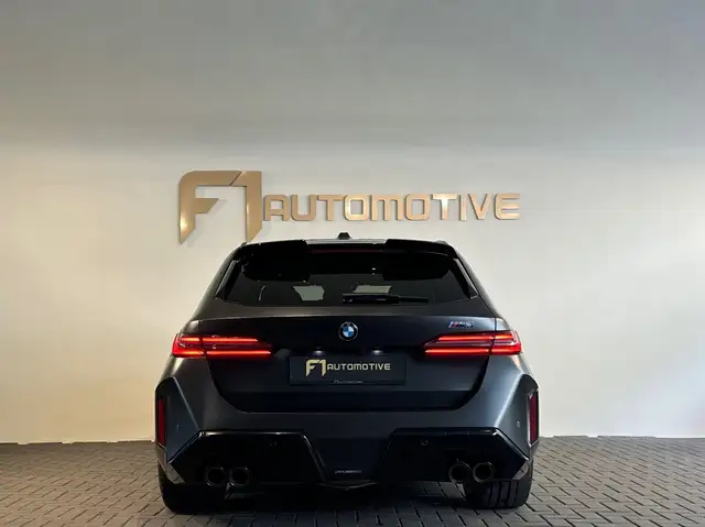 BMW M5 view 11