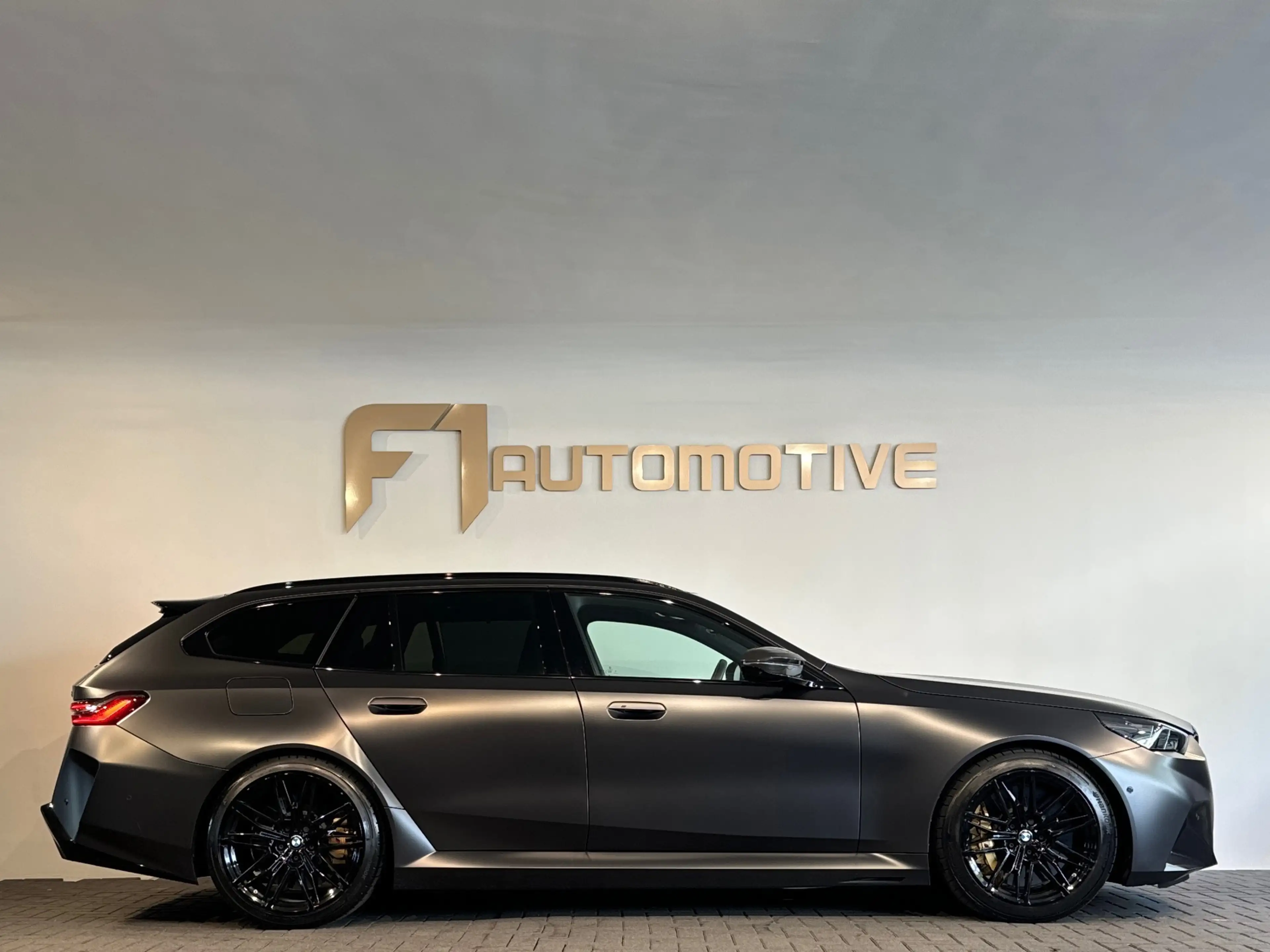 BMW M5 5-serie Touring Pano|Ceramic|B&W|HuD|Carbon|M Driv — photo 12