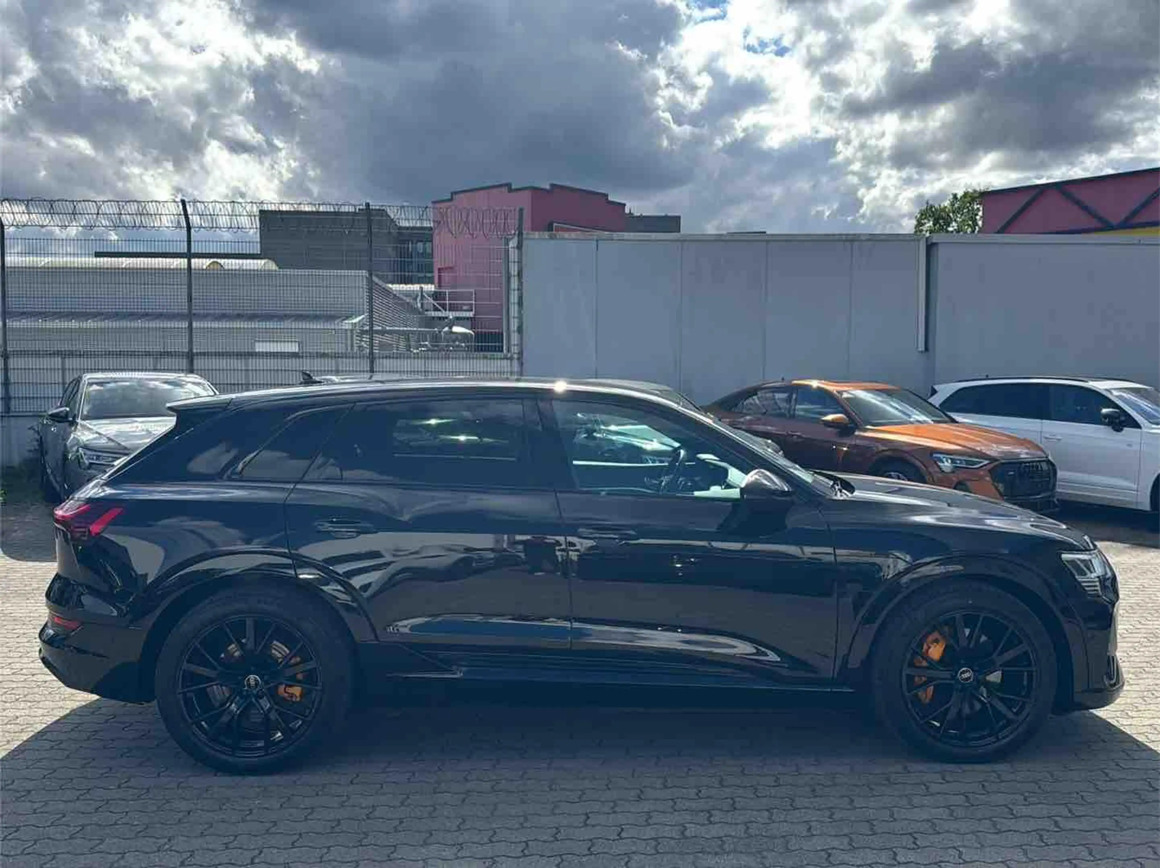 Audi e-tron 55 2x S line BLACK EDITION AHK HuD KAMERA — photo 6