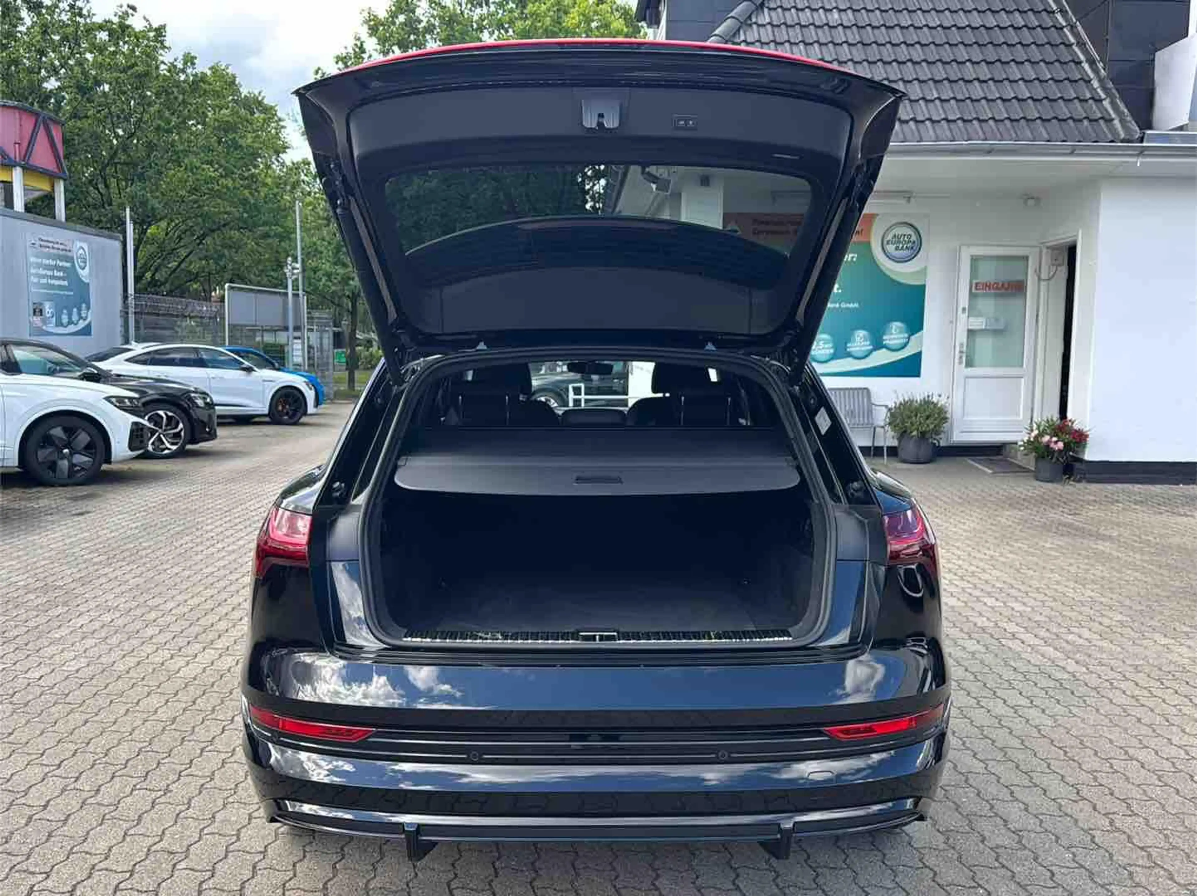 Audi e-tron 55 2x S line BLACK EDITION AHK HuD KAMERA — photo 10