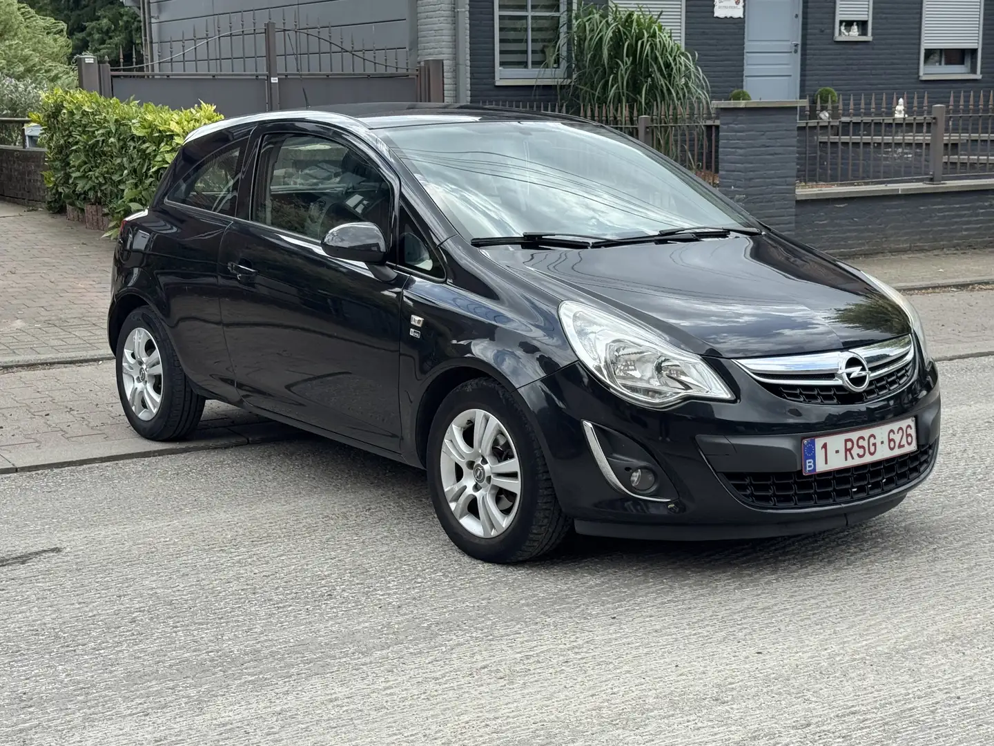 Opel Corsa 1.4i Cosmo - 2