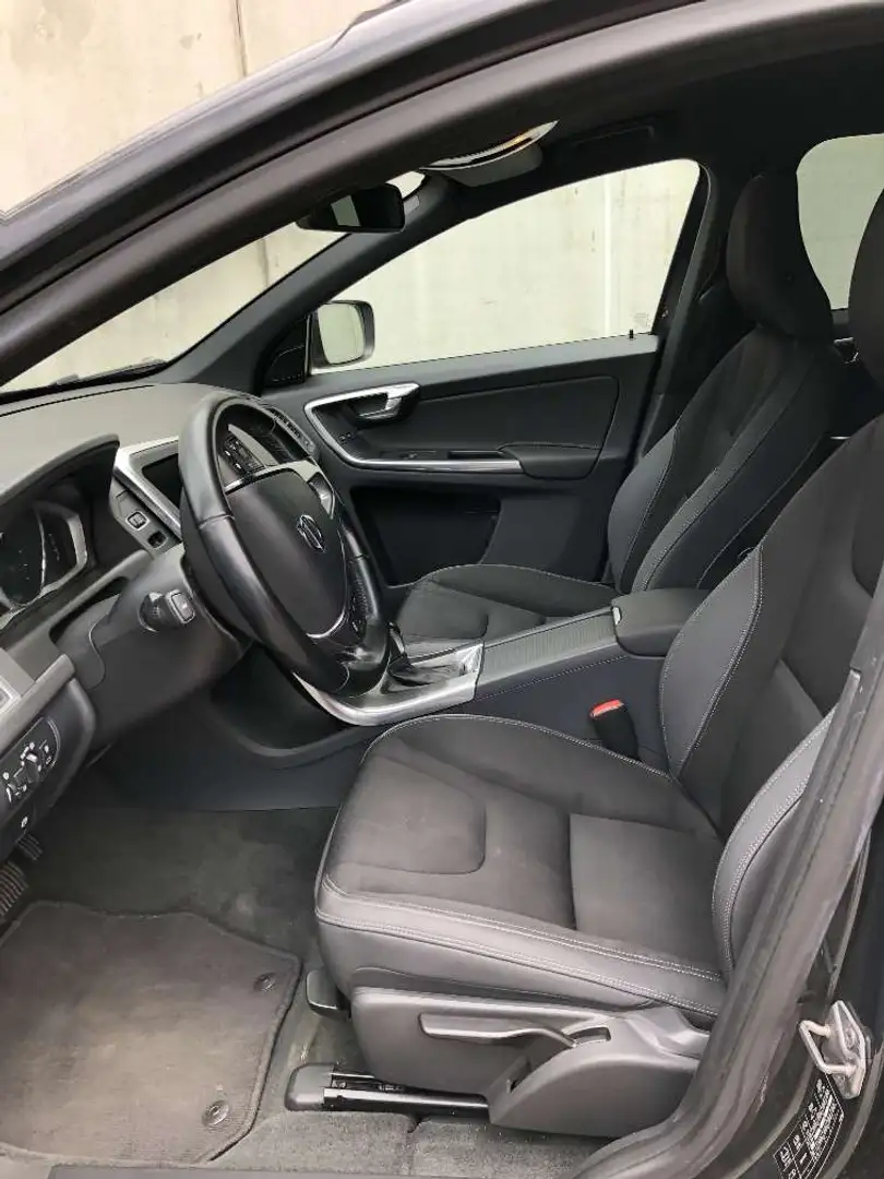 Volvo XC60 XC60 D3 Momentum Geartronic Momentum Grau - 2