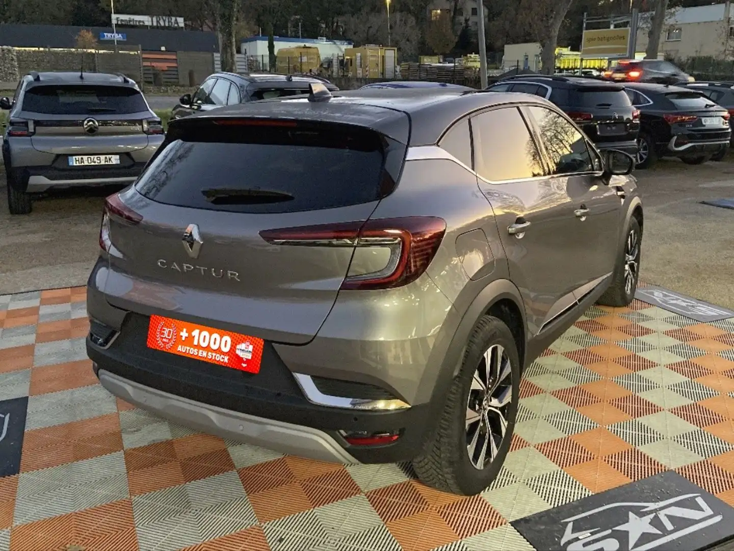 Renault Captur TCe 90 BV6 TECHNO GPS 9.3\u0026amp;quot; Caméra Gris - 2