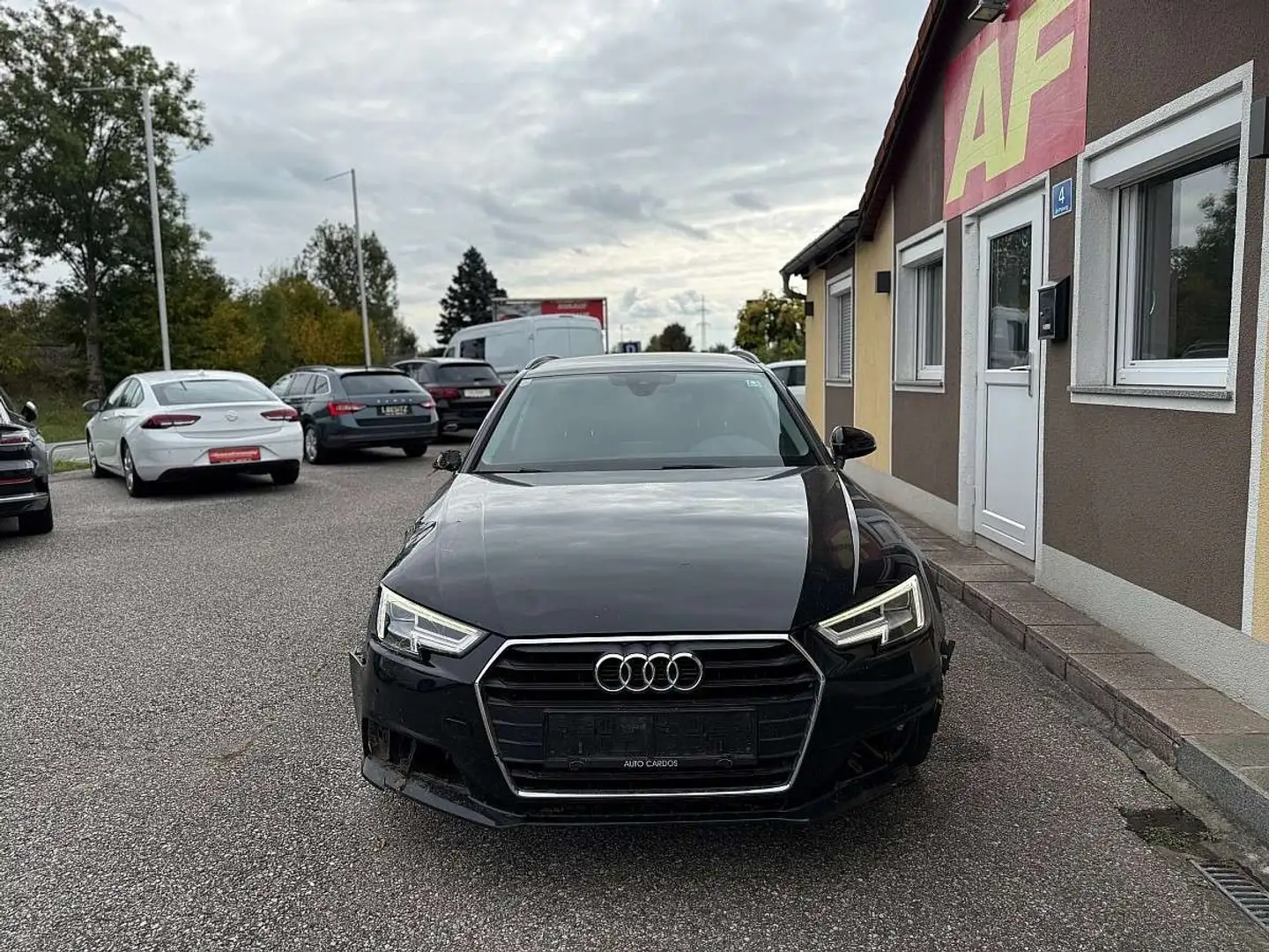 Audi A4 2,0 TDI S-tronic | UNFALLFAHRZEUG Schwarz - 2