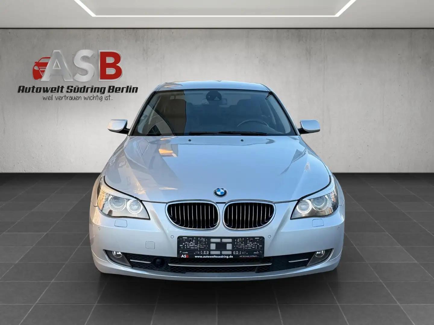BMW 530 i Sportautomatik*Xenon*Navi Prof*Leder*ACC* Silber - 2