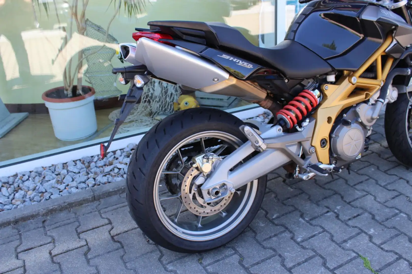 Aprilia Shiver 750 Inspektion/Ölwechsel + TÜV / AU Neu Zwart - 2
