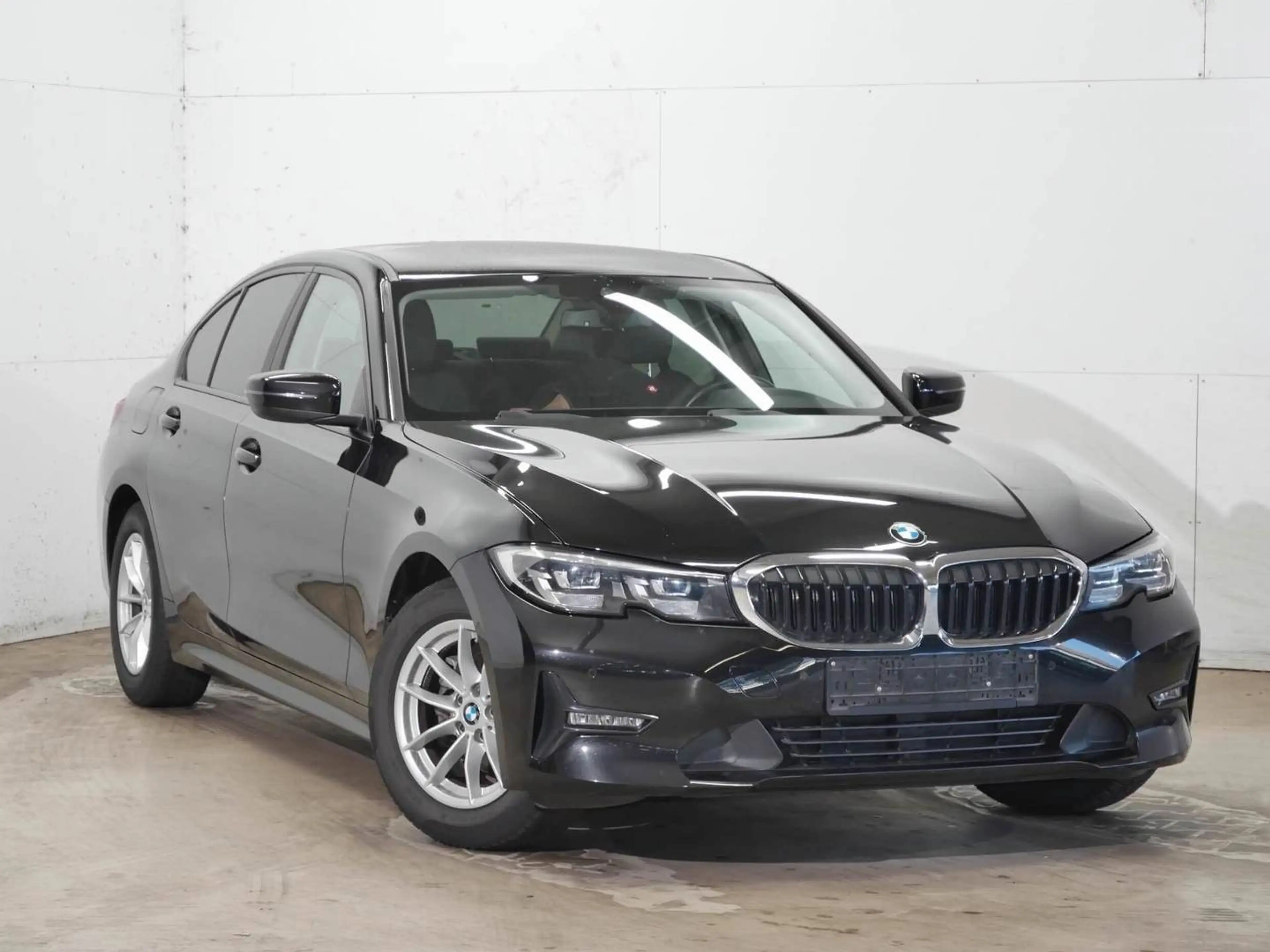 BMW 318 d Limousine /Standheizung / Lenkradheizung — photo 2