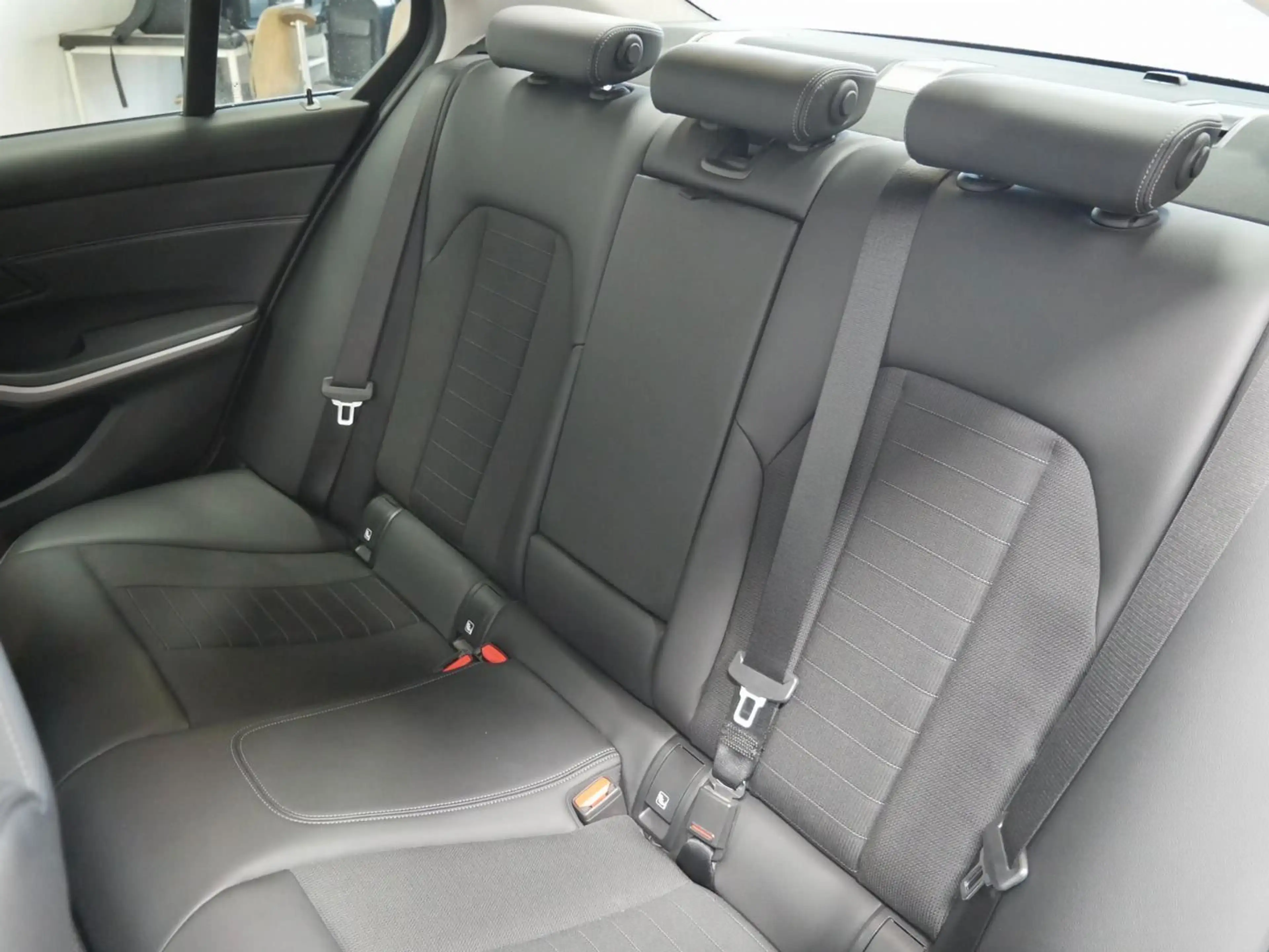 BMW 318 d Limousine /Standheizung / Lenkradheizung — photo 8