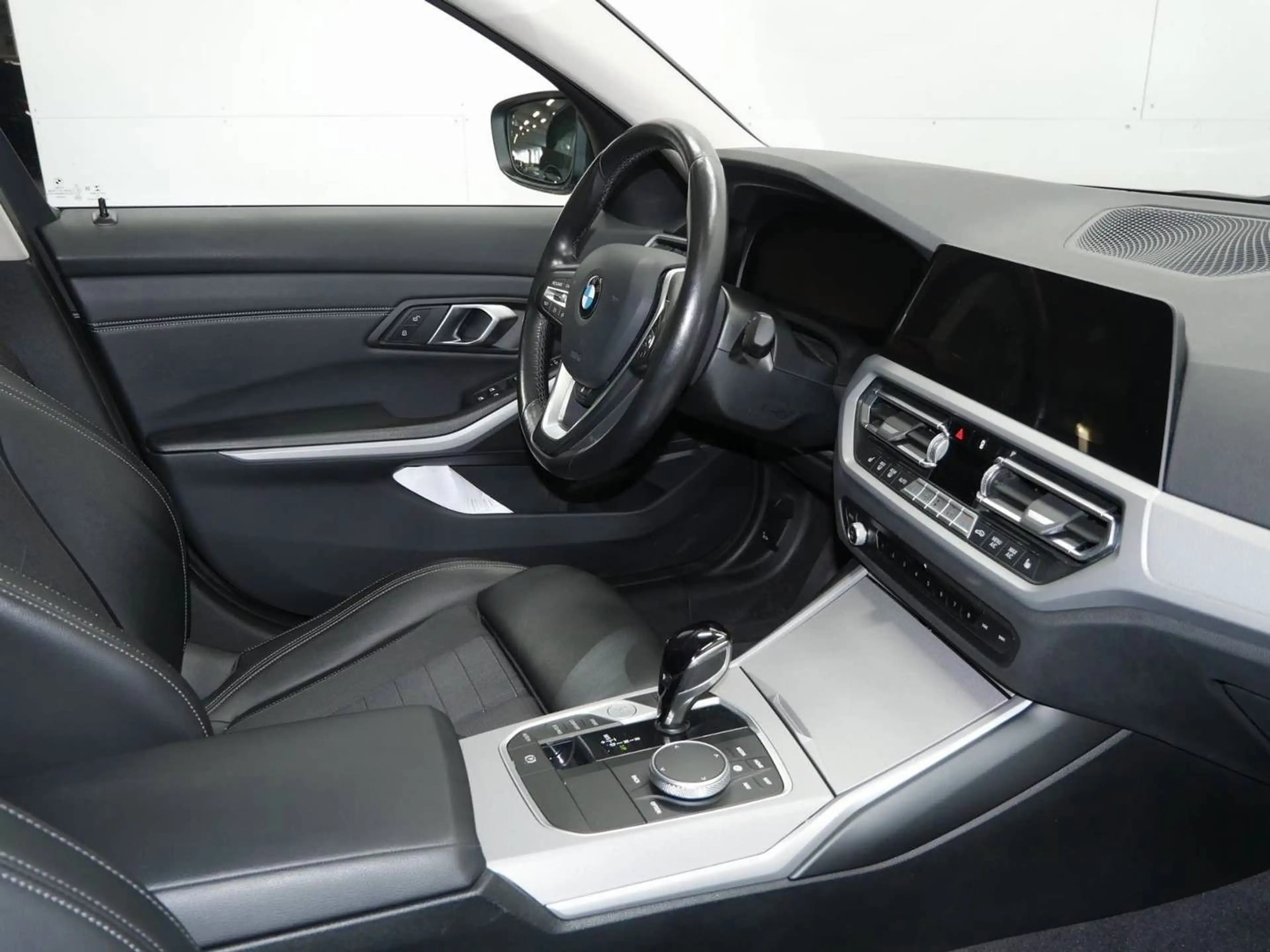 BMW 318 d Limousine /Standheizung / Lenkradheizung — photo 5