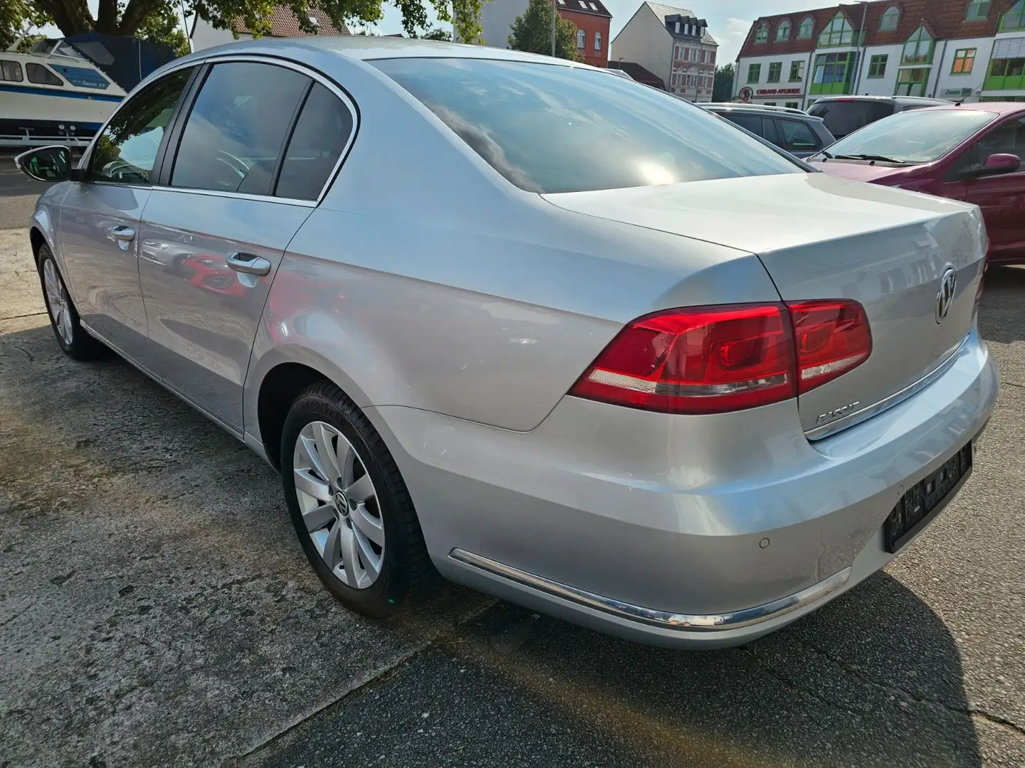 Volkswagen Passat Lim. Comfortline BlueMotion Navi Silber - 2