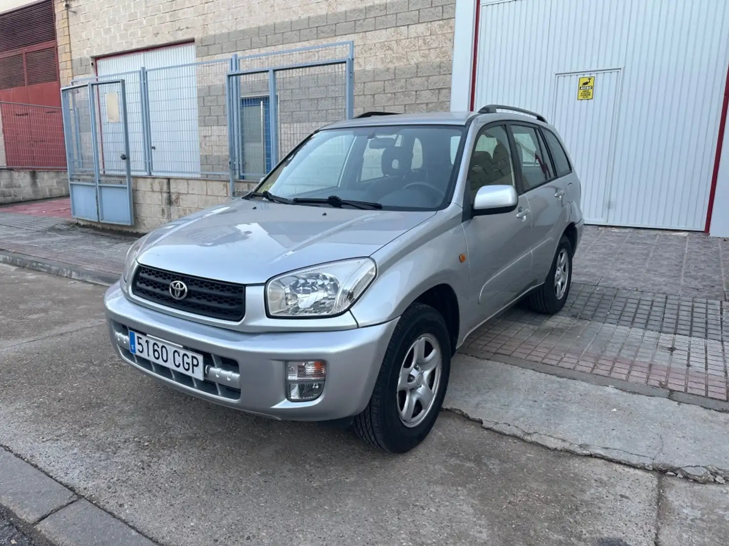 Toyota RAV 4 2.0 Luna Silber - 1