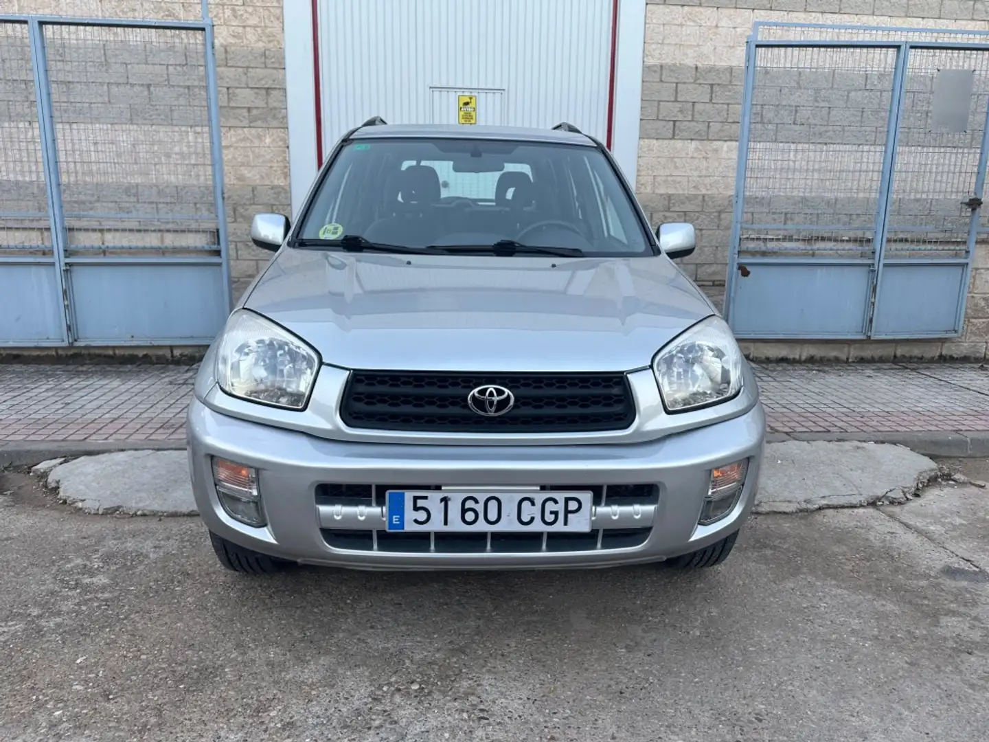 Toyota RAV 4 2.0 Luna Silber - 2