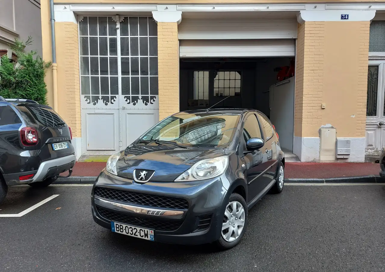 Peugeot 107 1.0 68ch Trendy 2Ã¨me main FR RÃ©visÃ©e