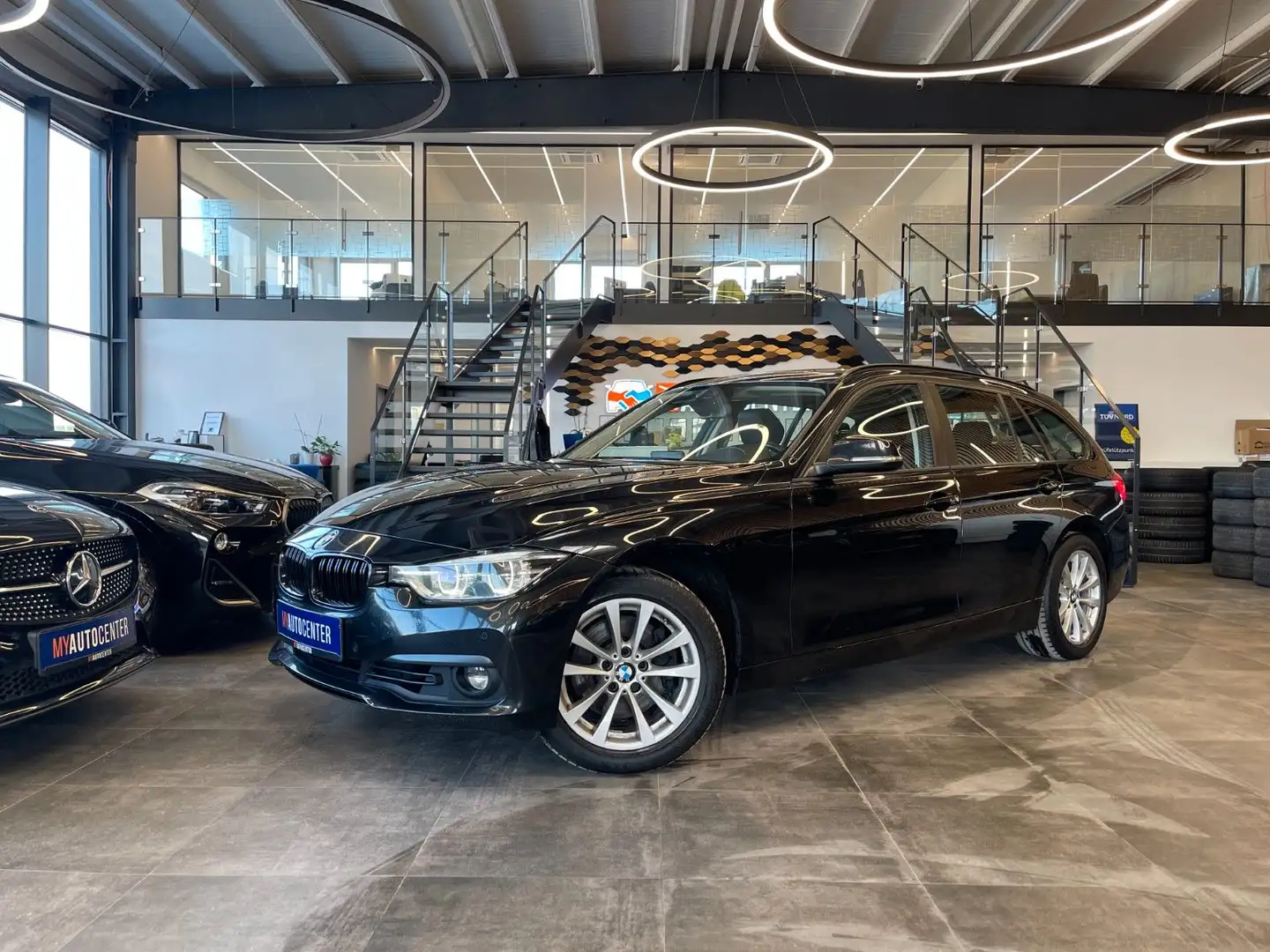 BMW 330 d xDrive Advantage *HEAD-UP*PANO*LED* Schwarz - 1