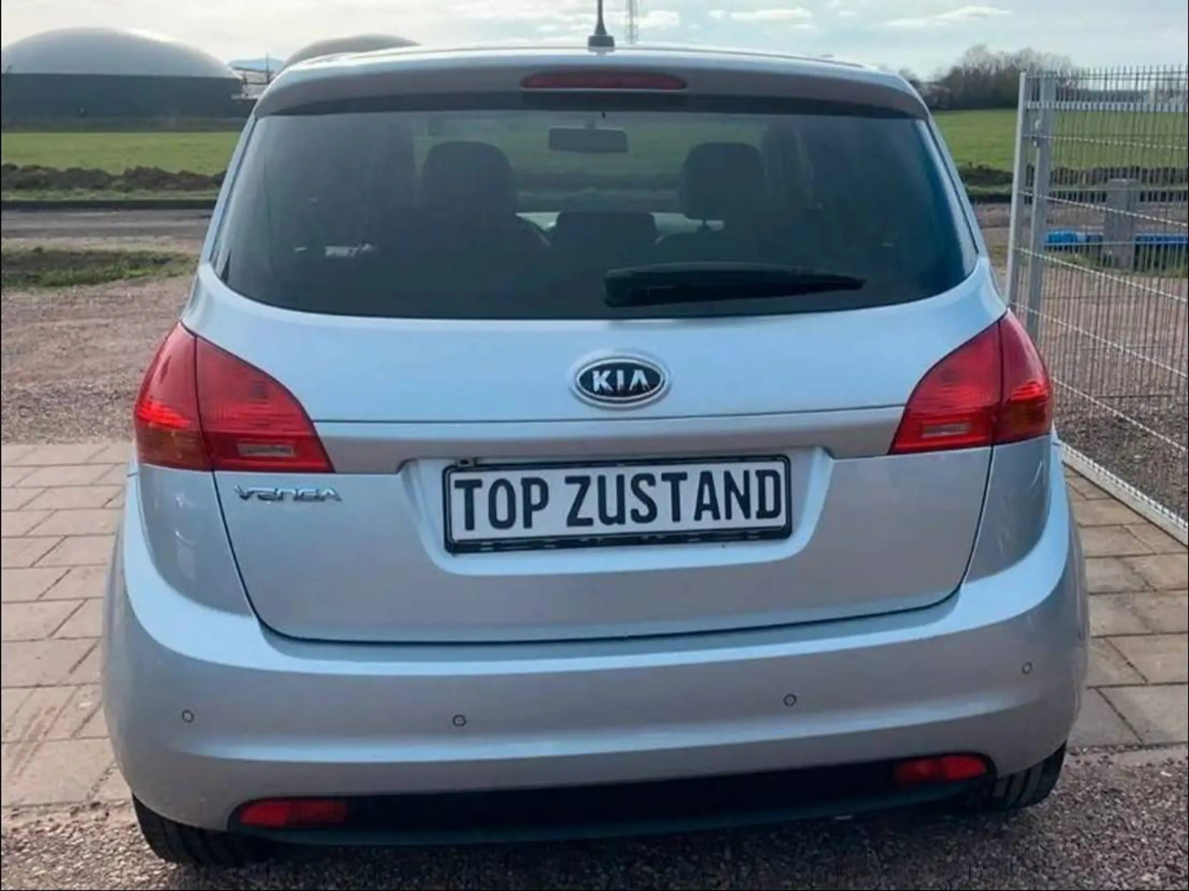 Kia Venga 1.6 CVVT Automatik,Kamera,PDC,Klimaauto,TÜV neu — photo 4