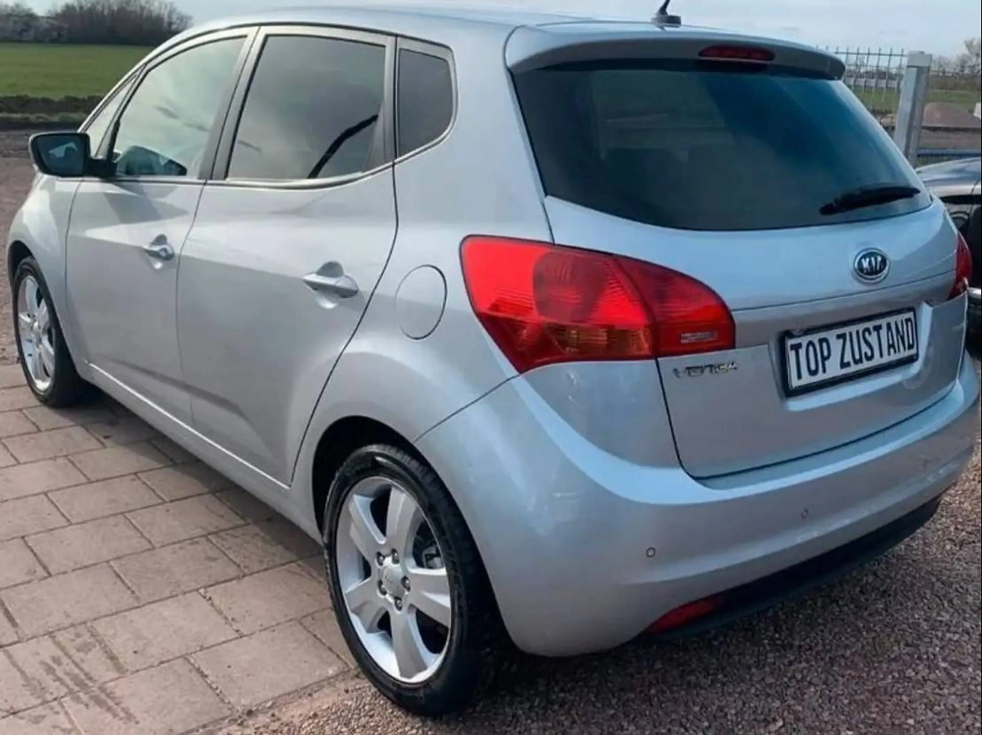 Kia Venga 1.6 CVVT Automatik,Kamera,PDC,Klimaauto,TÜV neu — photo 3