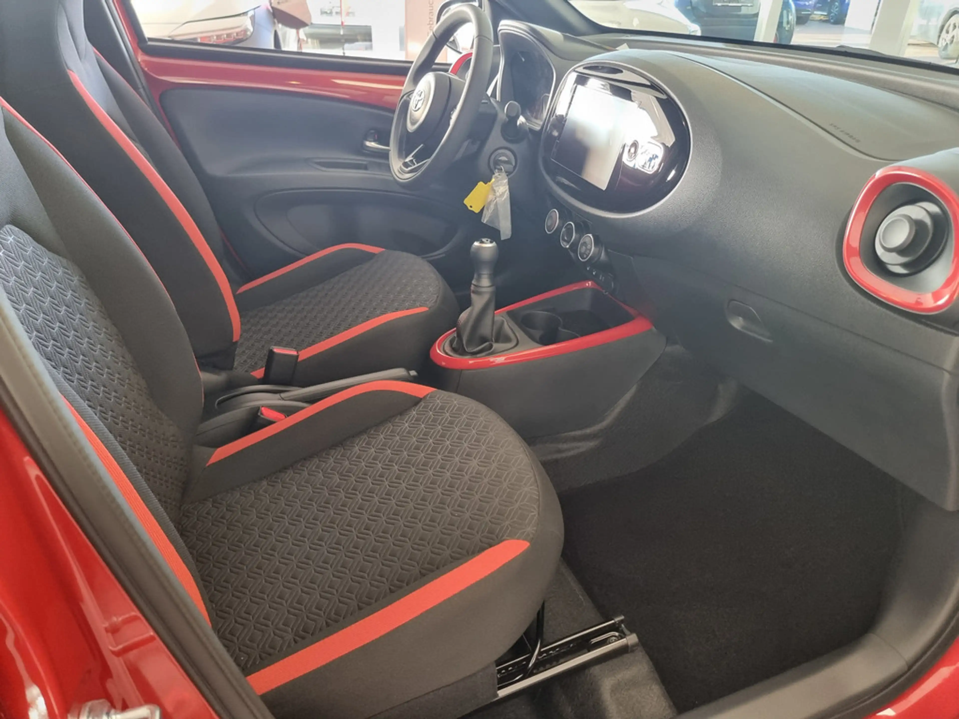 Toyota Aygo X 1.0 Team D — photo 8
