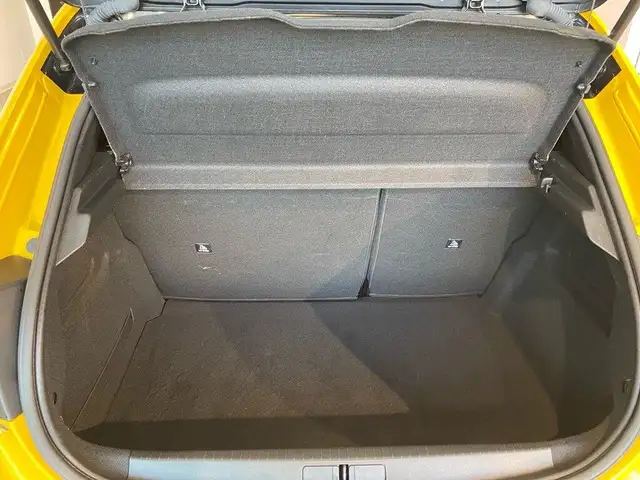 Peugeot 208 view 9