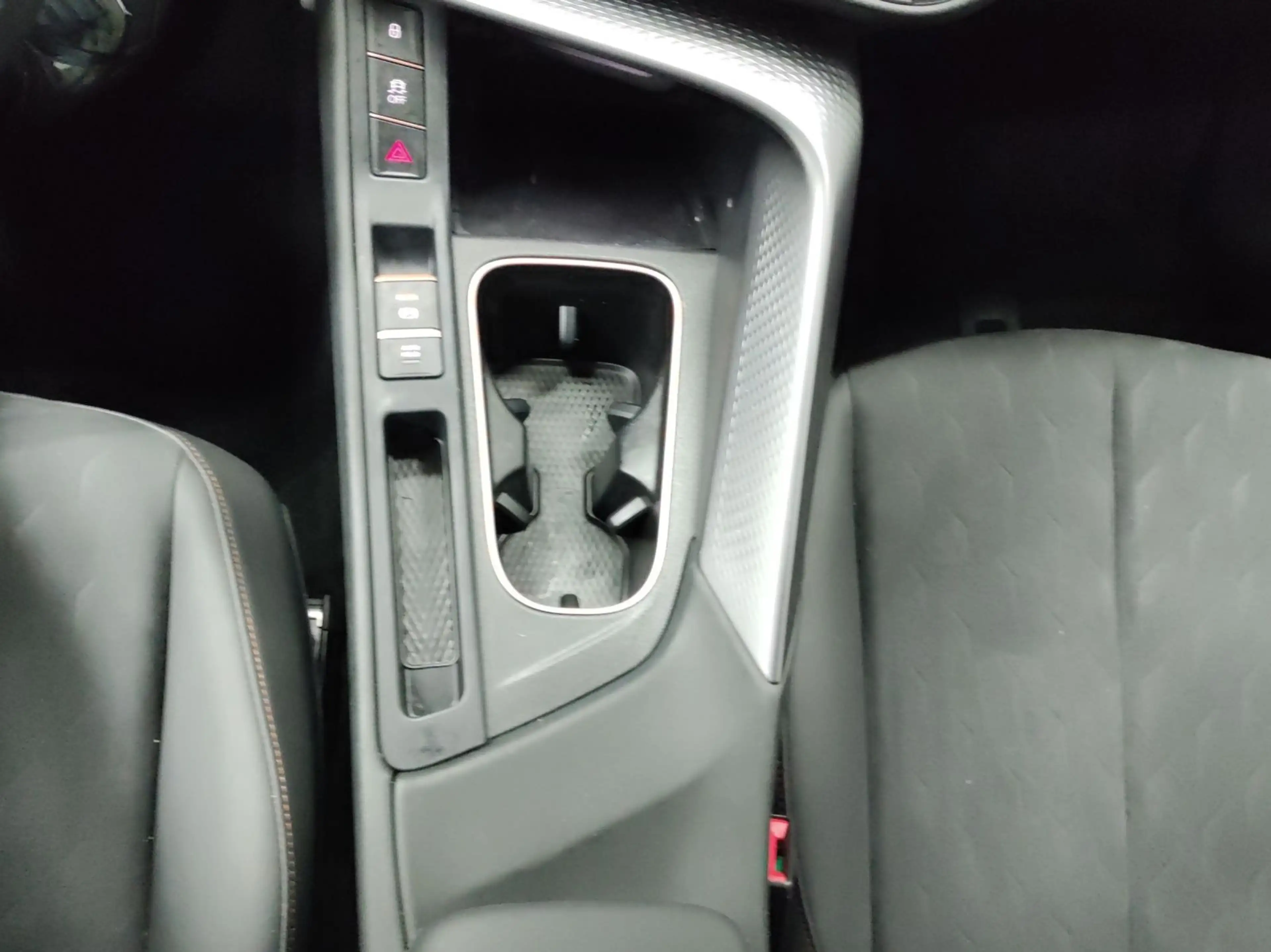 CUPRA Terramar 1.5 TSI e-Hybrid NAVI HuD ACC MATRIX — photo 12
