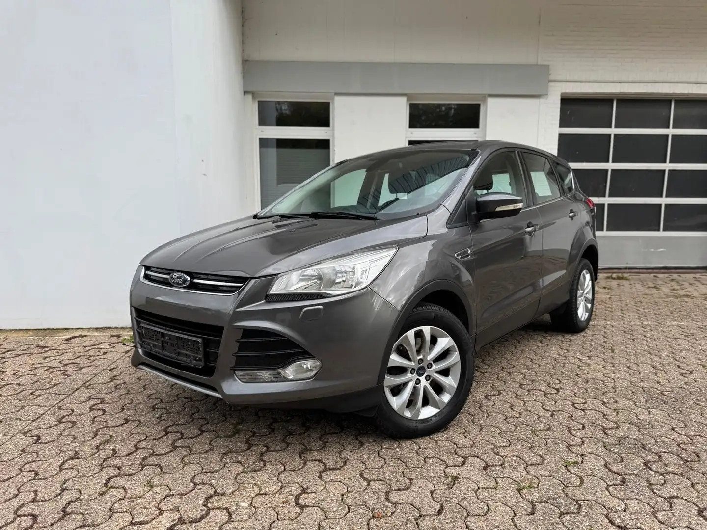 Ford Kuga 2.0 TDCi Titanium 2.Hand AHK Bluetooth Gris - 1