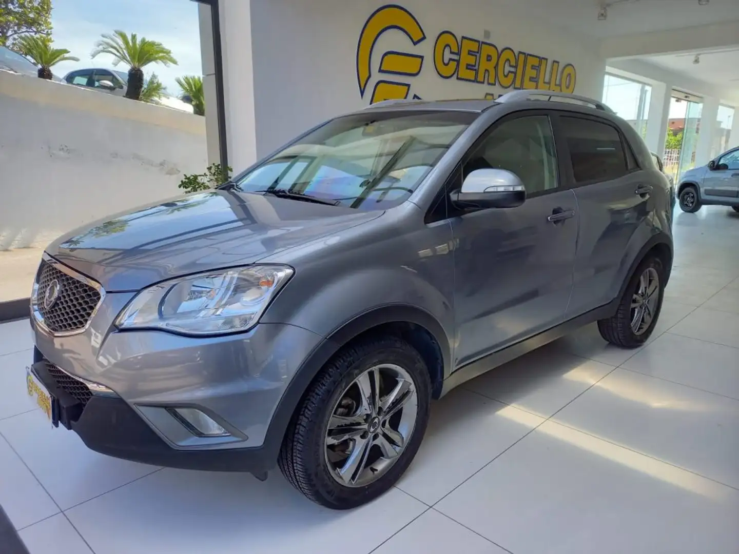 SsangYong Korando 2.0 e-XDi 175 CV AWD MT Classy Navi da €75,00 me Šedá - 1