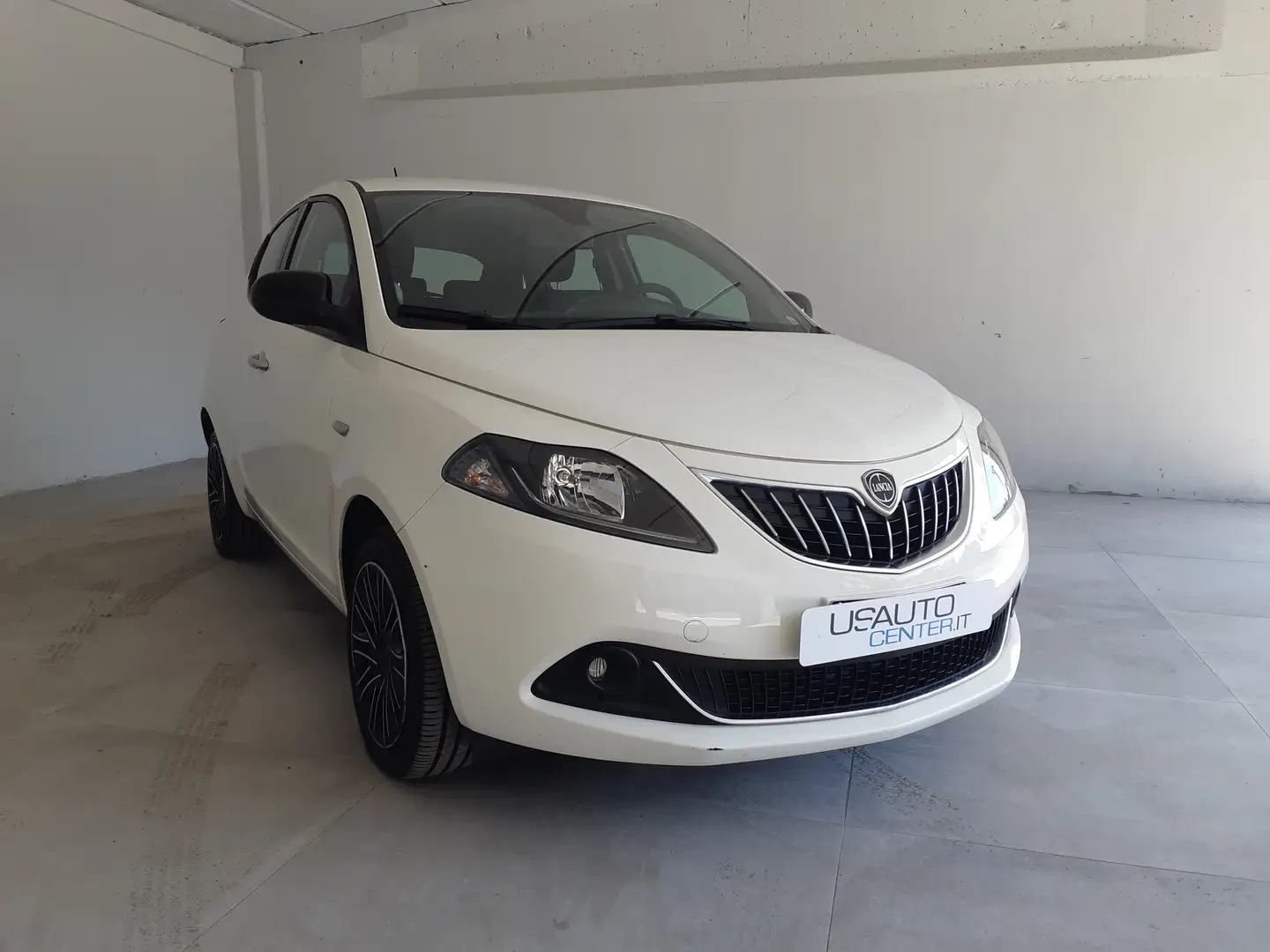 Lancia Ypsilon Ypsilon III 2021 1.0 firefly hybrid Gold Plus s Bianco - 2