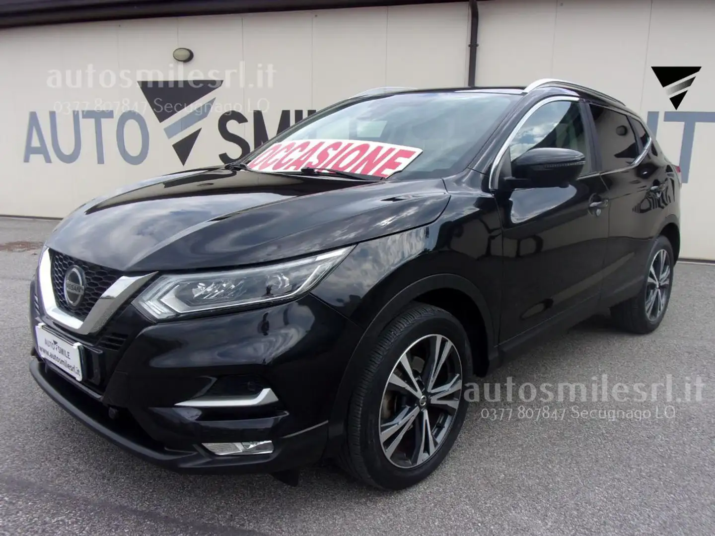 Nissan Qashqai 1.3 DIG-T 140 CV N-Connecta Zwart - 1