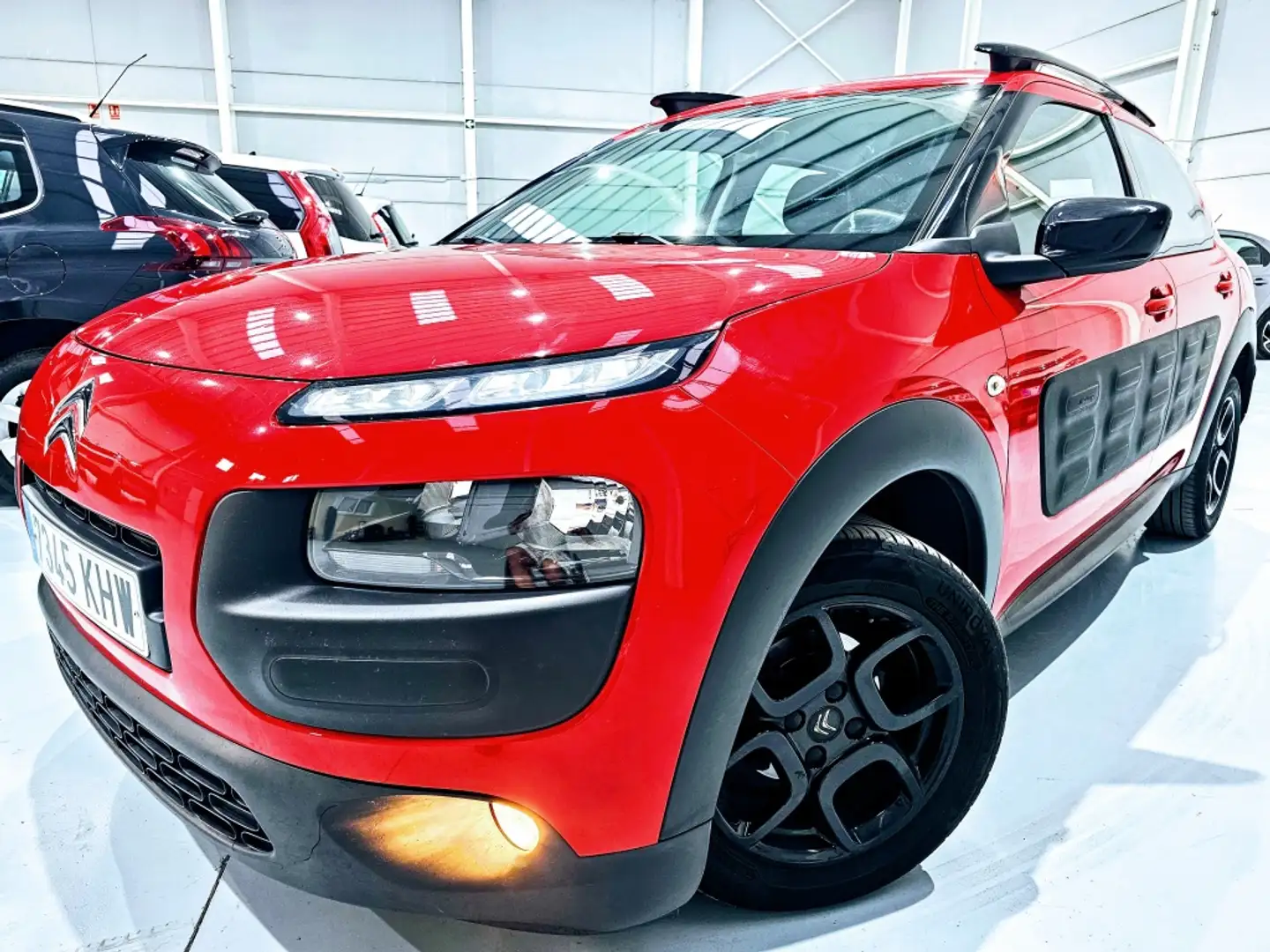Citroen C4 Cactus 1.2 PureTech Feel 82 Rouge - 1