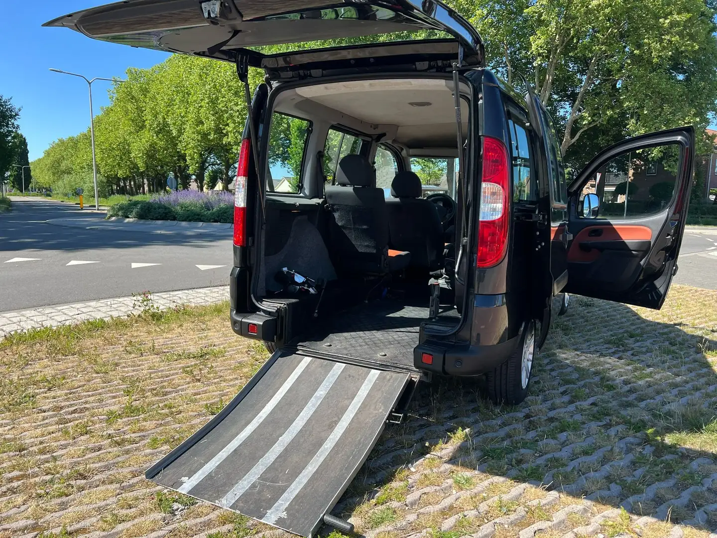 Fiat Doblo Dynamic Rolstoelauto aanpassing rolstoel Zwart - 1