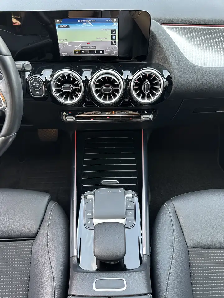 Mercedes-Benz GLA 220 Progressive NAV+KAM+PANO+V-COCK+SHZ+1HD 12