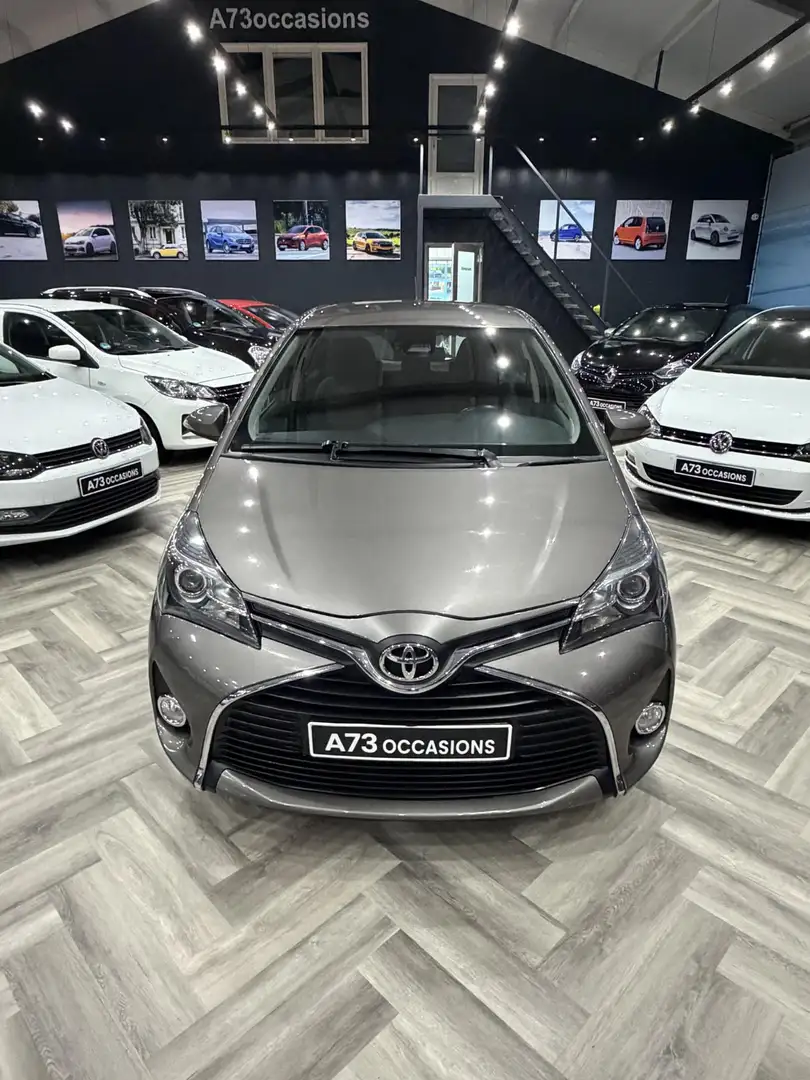 Toyota Yaris 1.0 VVT-i Aspiration Brun - 2