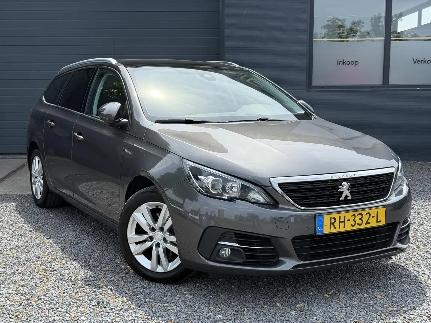 Peugeot 308 SW 1.2 PureTech Blue Lease Executive 2e Eigenaar,P Gri - 2