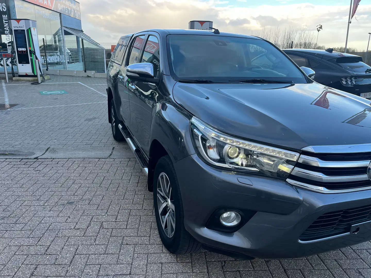 Toyota Hilux 2.4 D-4D 4WD Lounge PRIX EXPORT HTVA Gris - 2