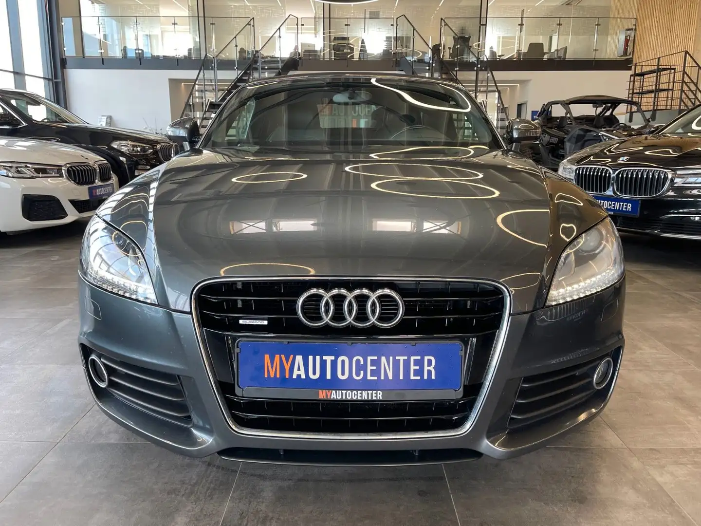 Audi TT Roadster 2.0 TDI quattro *1.HAND*BI-XEN*BOSE* Šedá - 2