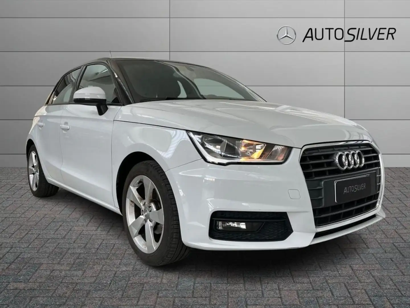Audi A1 Sportback 1.0 82 CV TFSI Admired Bianco - 1