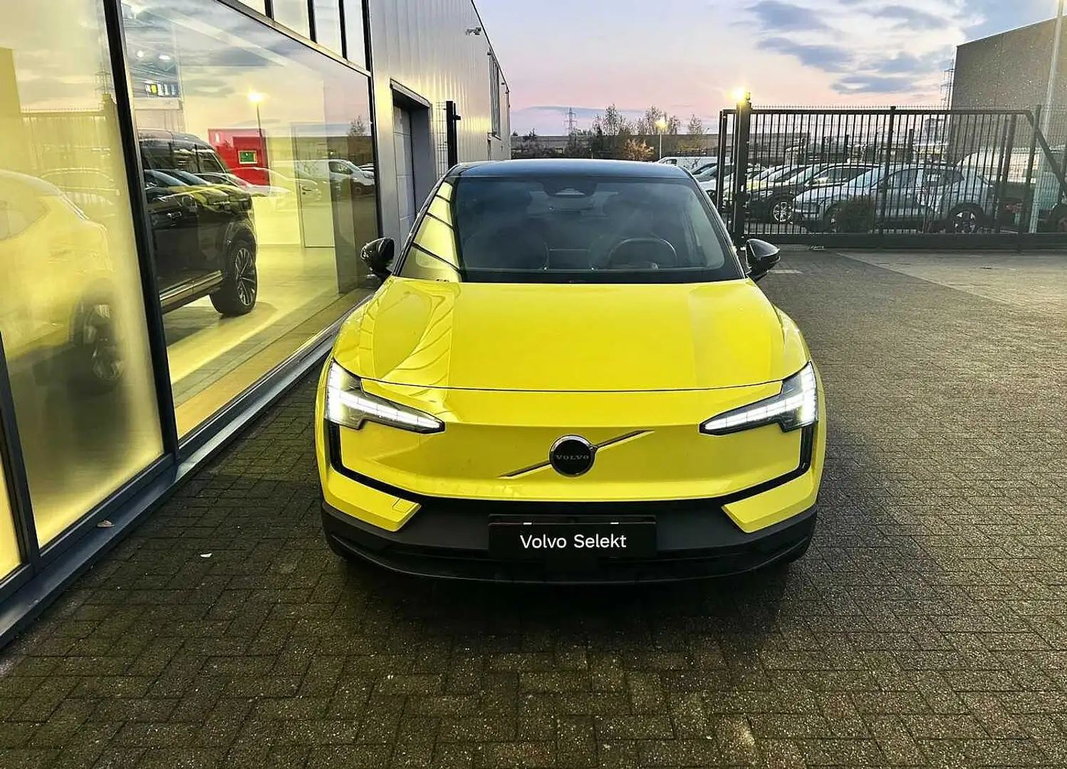 Volvo EX30 Ultra, Twin Motor Performance Geel - 2