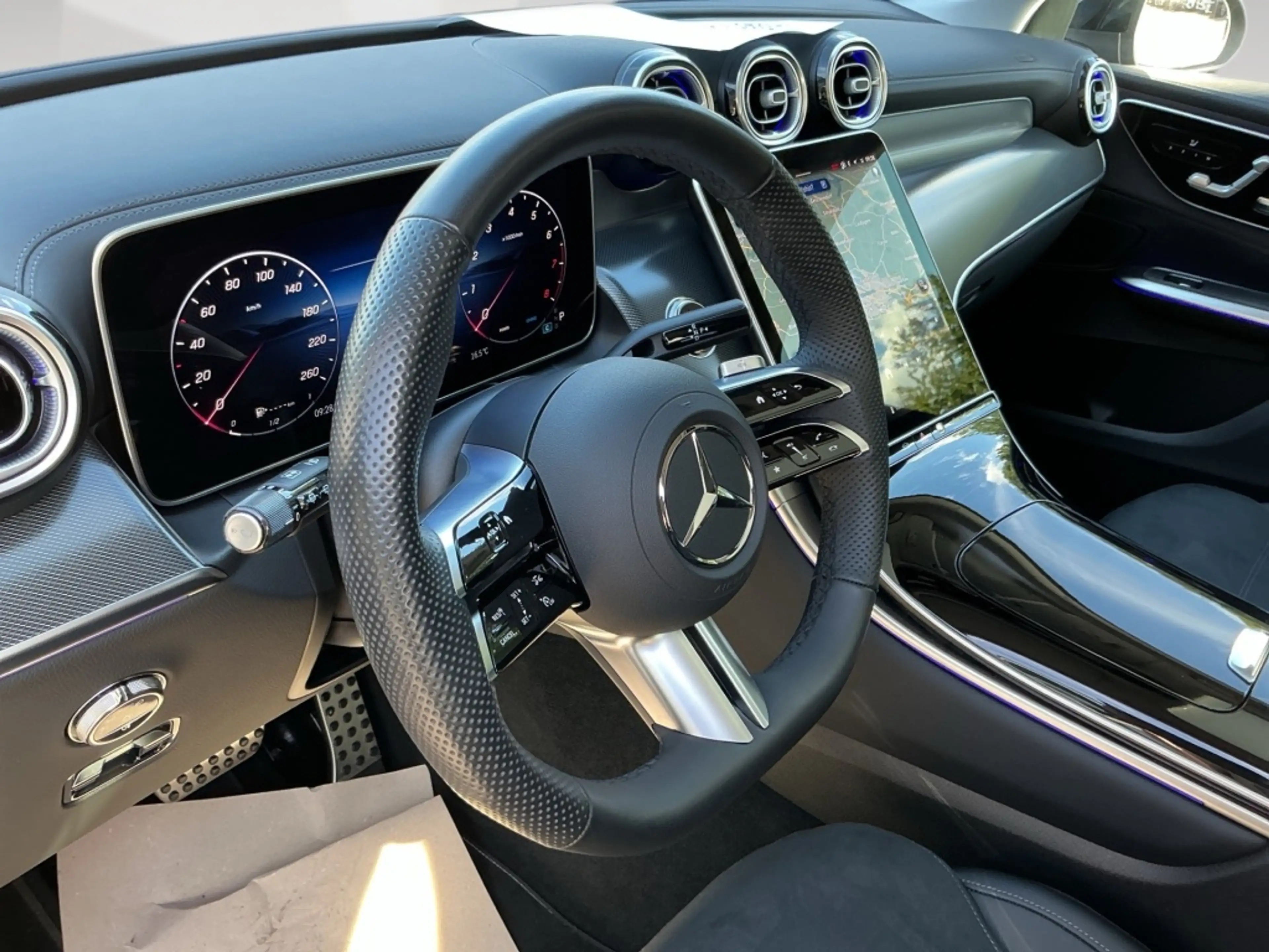 Mercedes-Benz GLC 300 4M AMG MEMO AHK KAMERA PANO SPUR PDC SHD — photo 12