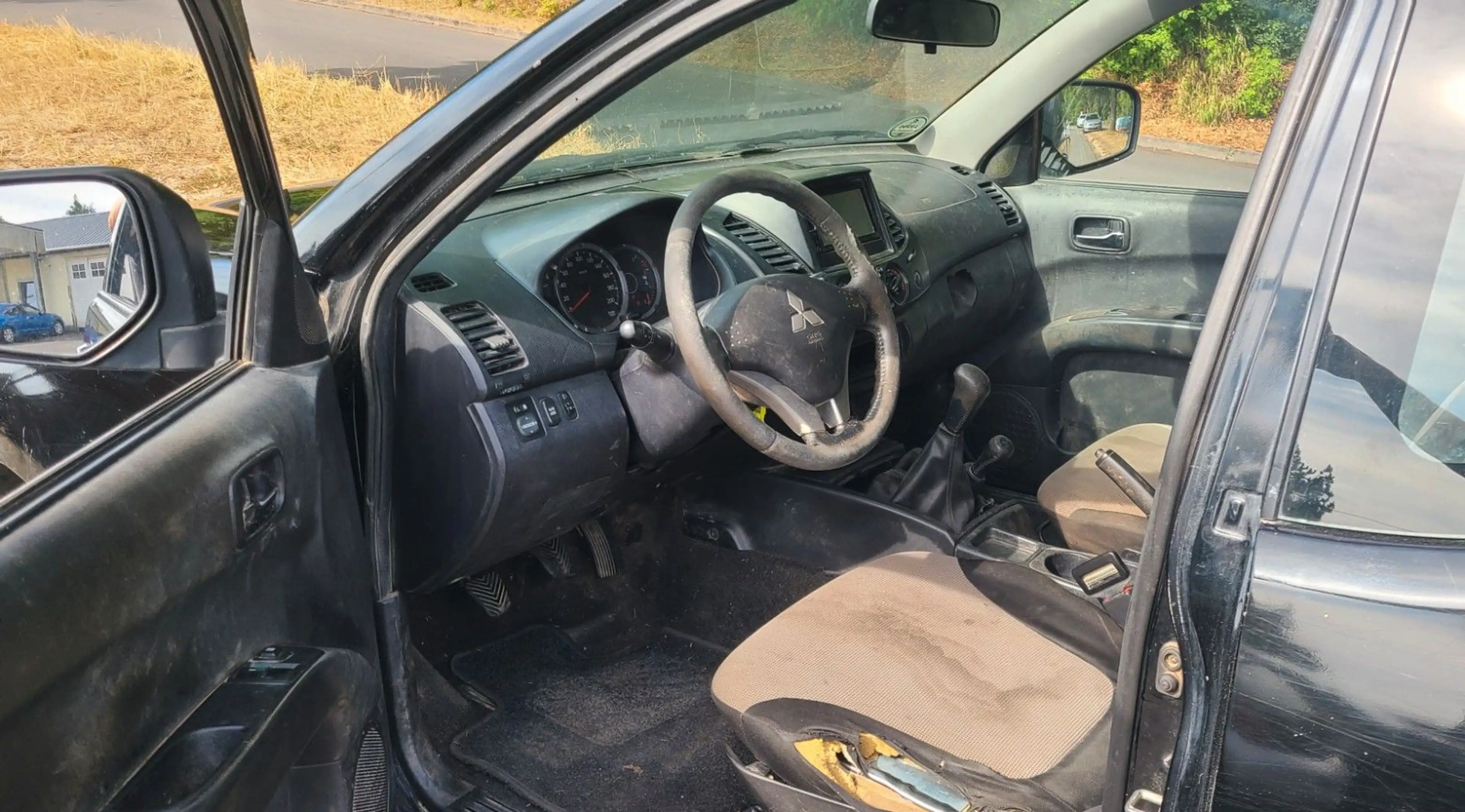 Mitsubishi L200 — photo 7