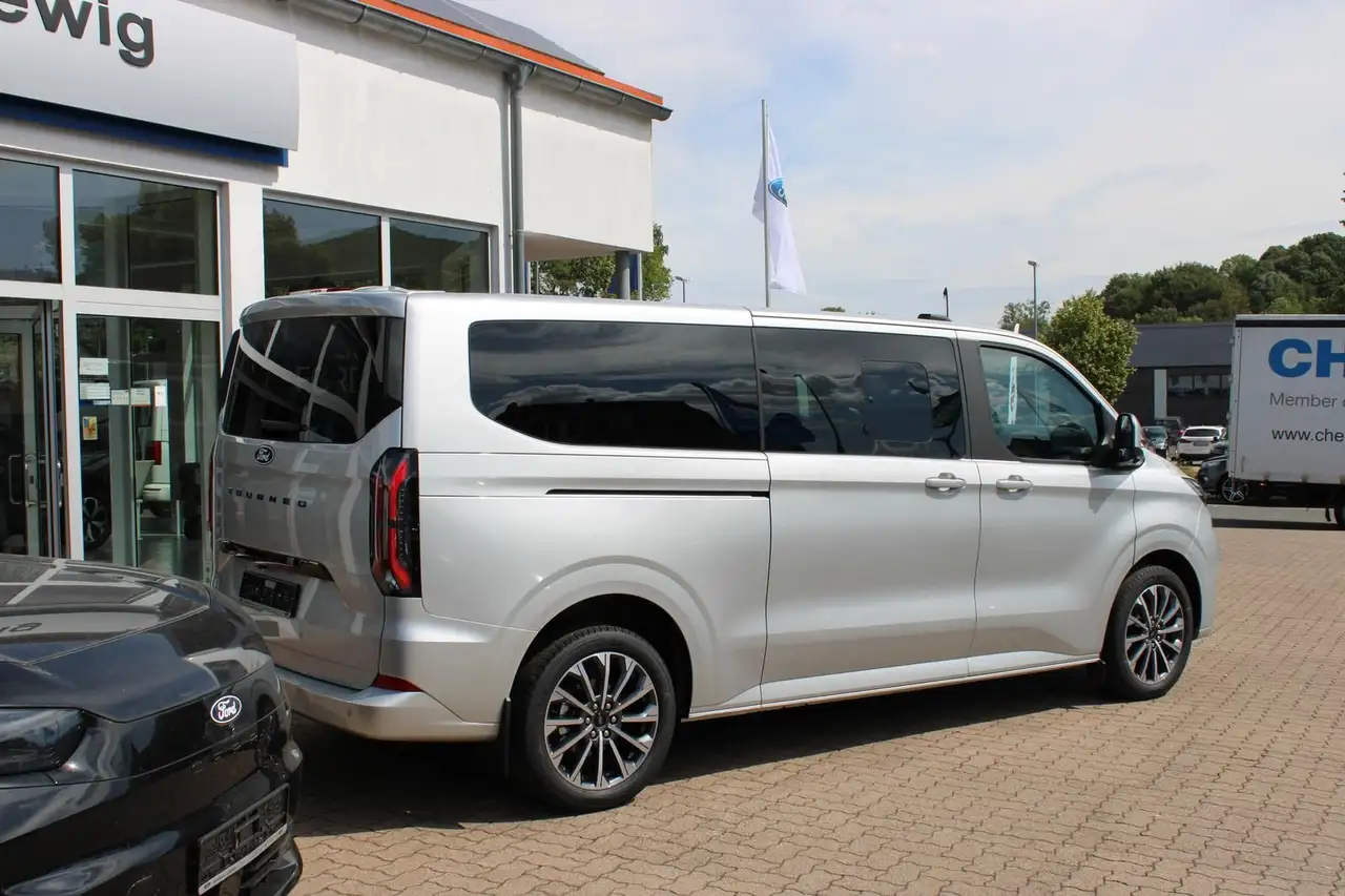 Ford Tourneo Custom 2026