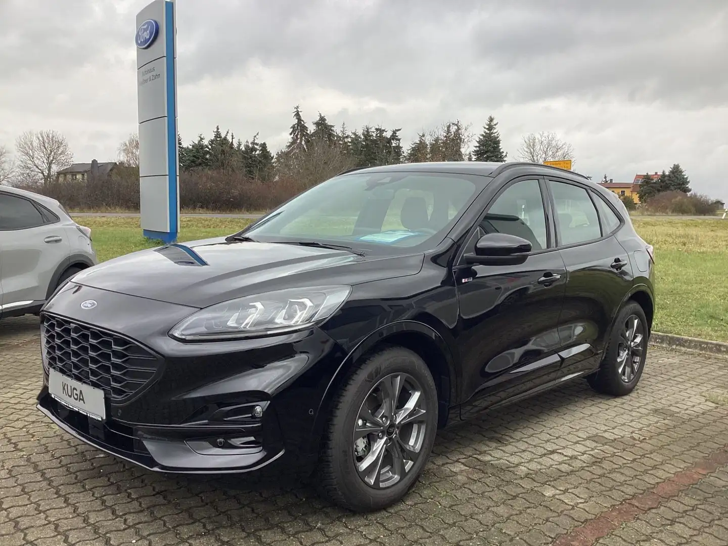 Ford Kuga ST-Line, AHK, GJR, RFK, GRA Schwarz - 1