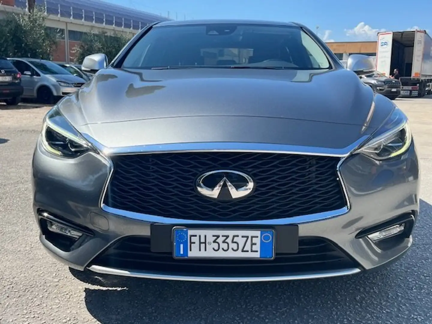 Infiniti Q30 Q30 1.5d Premium 109cv siva - 2
