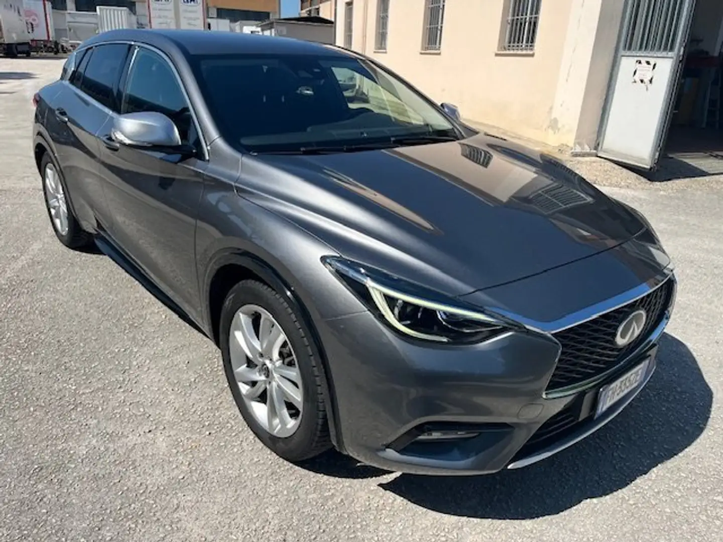 Infiniti Q30 Q30 1.5d Premium 109cv Šedá - 1