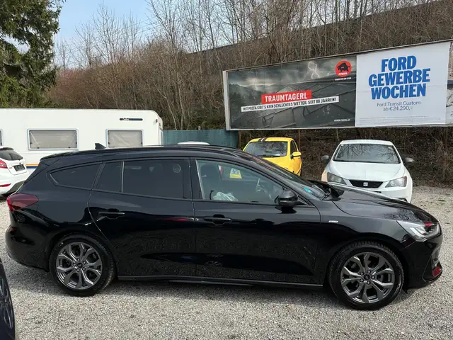 Ford Focus view 6